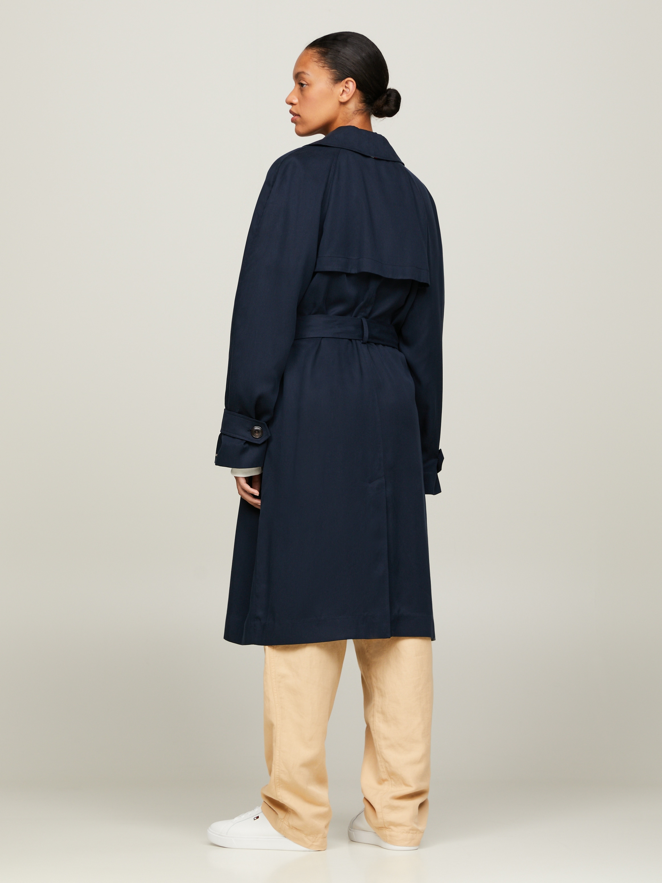 Tommy Hilfiger Trenchcoat "TENCEL BLEND FLUID TRENCH", mit Metalllabel günstig online kaufen