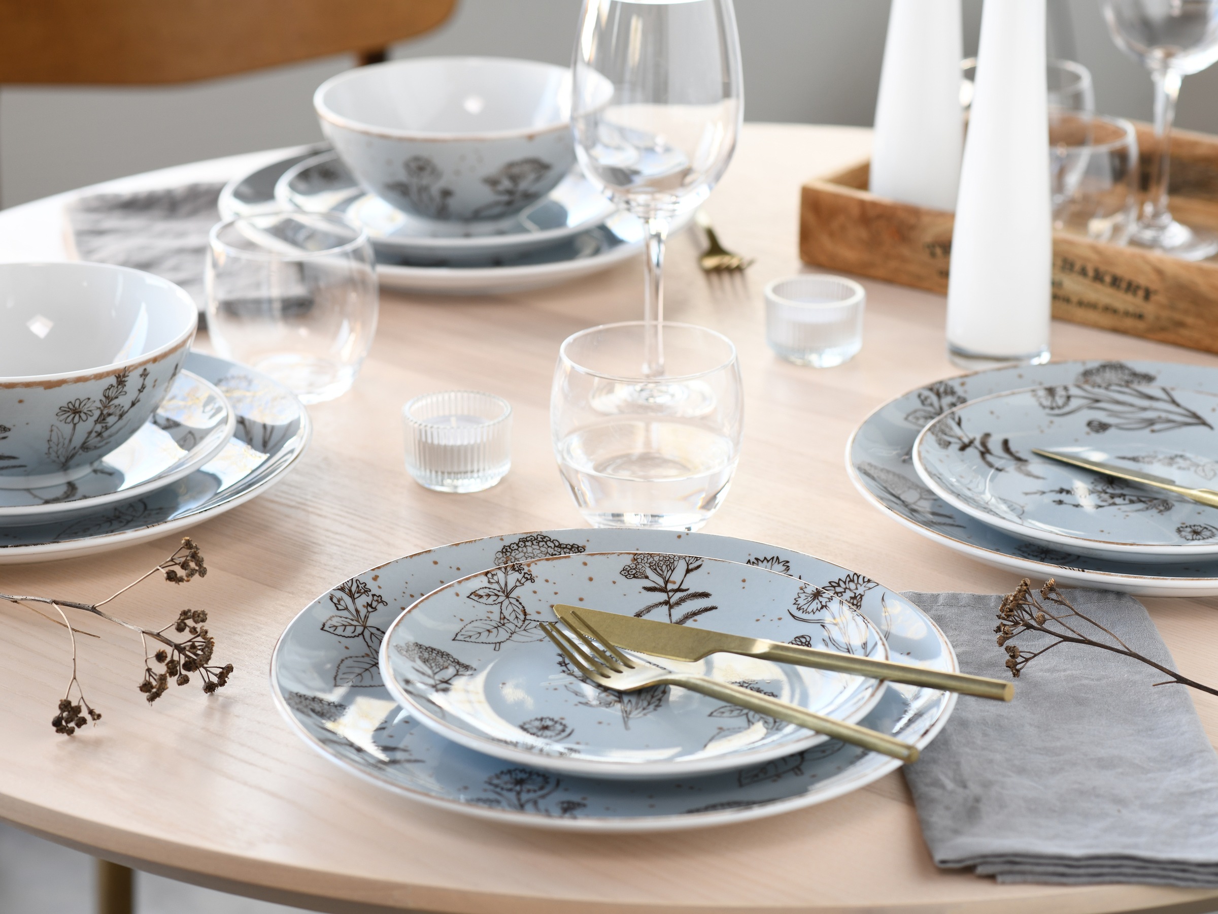 CreaTable Teller-Set »Vintage Flower, Tellerset 12-tlg.« Farbglasur mit Sprenkeln, Rustikaler Vintage Look