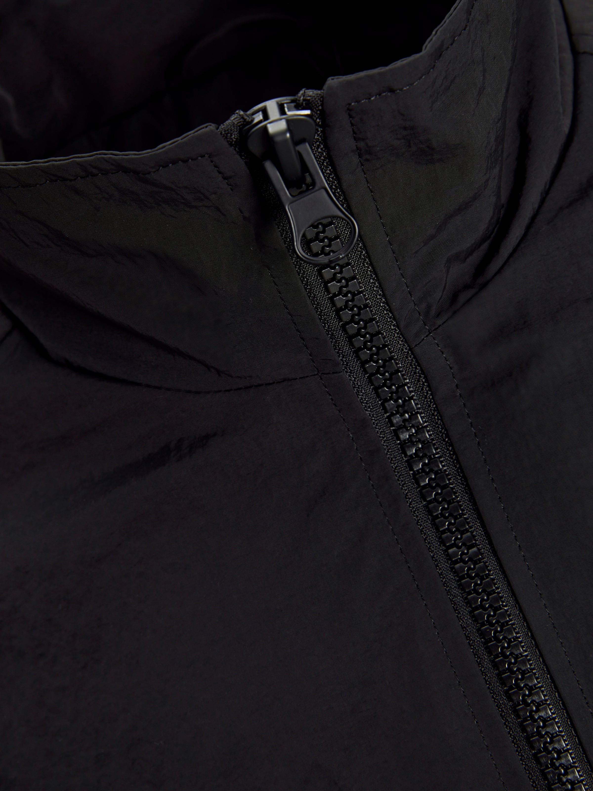 Jack & Jones Outdoorjacke »JCOUNION TRACK JACKET SN«, ohne Kapuze, Mit stylischem Print