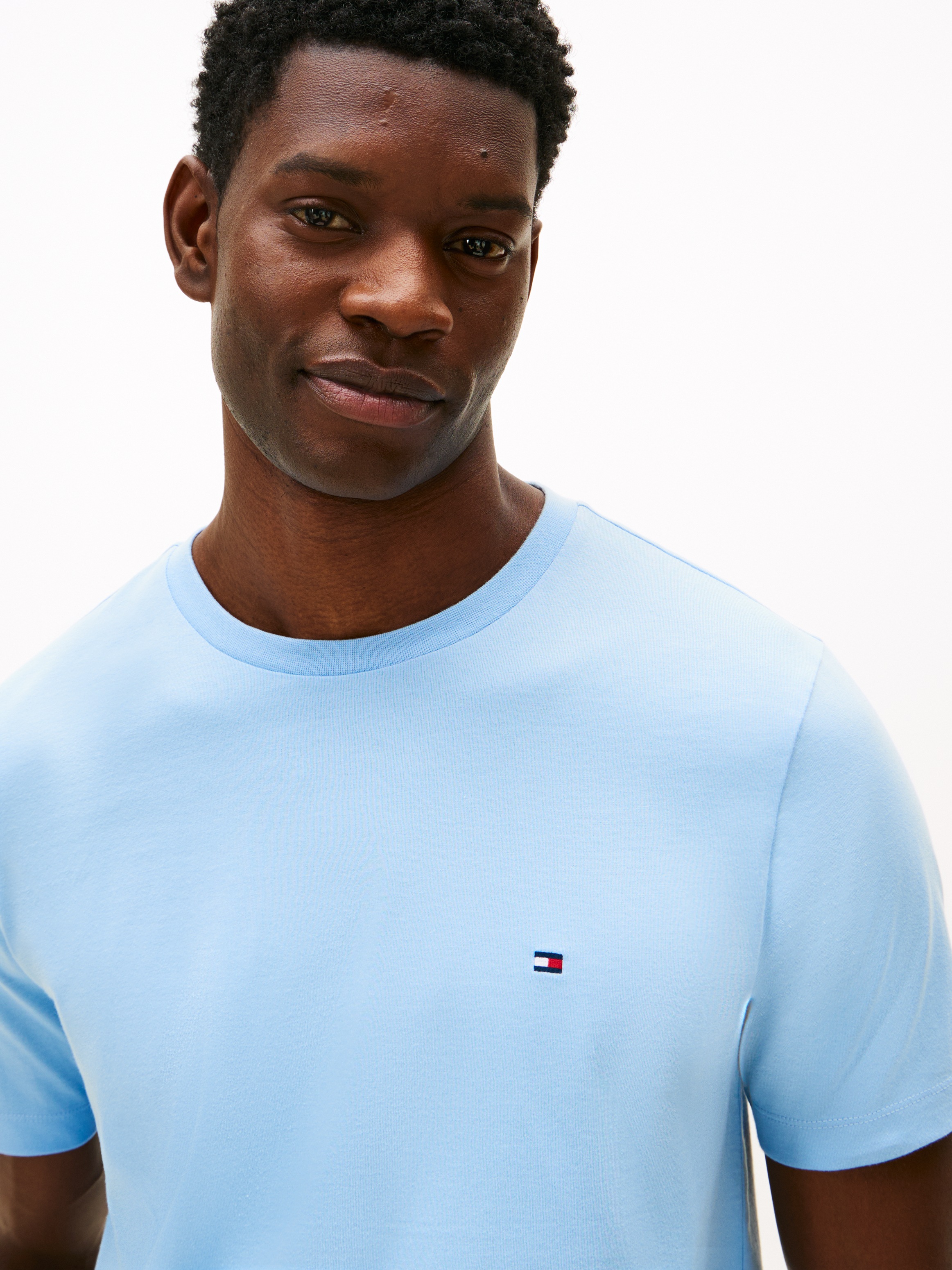 Tommy Hilfiger T-Shirt "ESSENTIAL REG FIT SOLID TEE mit Stickerei und Rundh günstig online kaufen