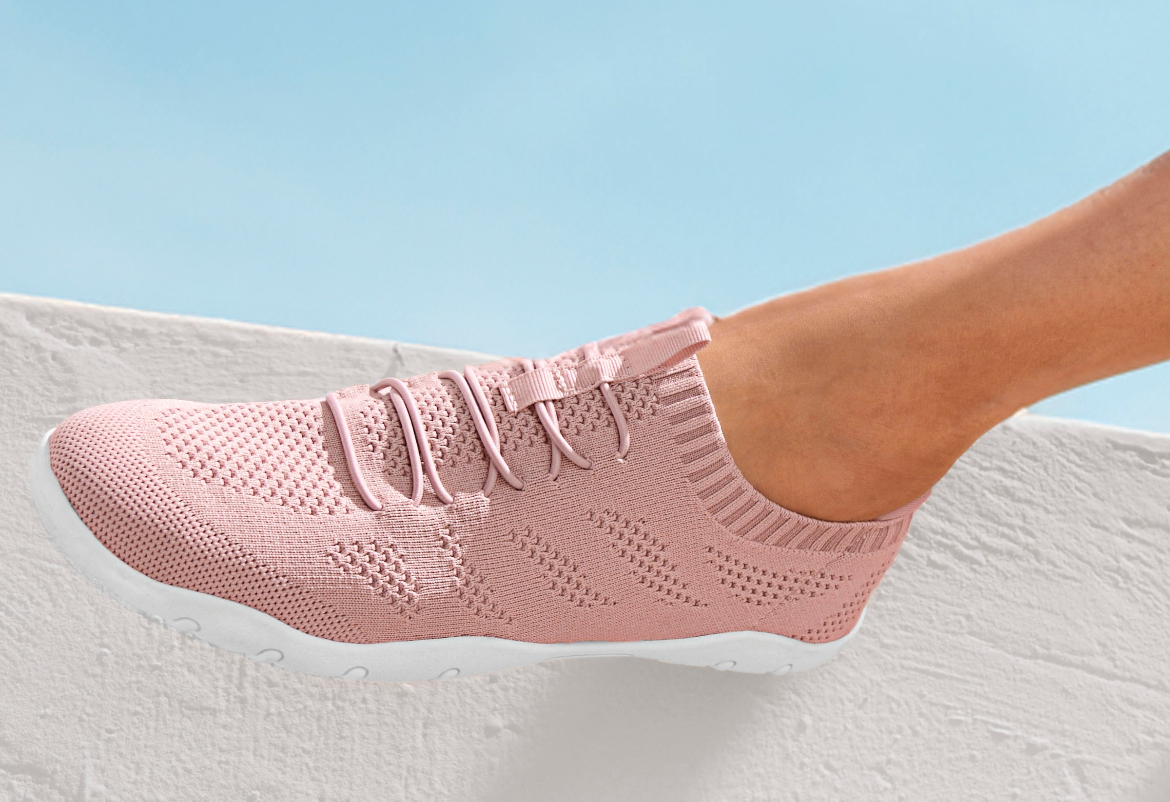 Vivance Sneaker »Freizeitschuh, Halbschuh mit ultraleichter und flexibler Sohle,«, zum Reinschlüpfen mit elastischen Schnürbändern VEGAN