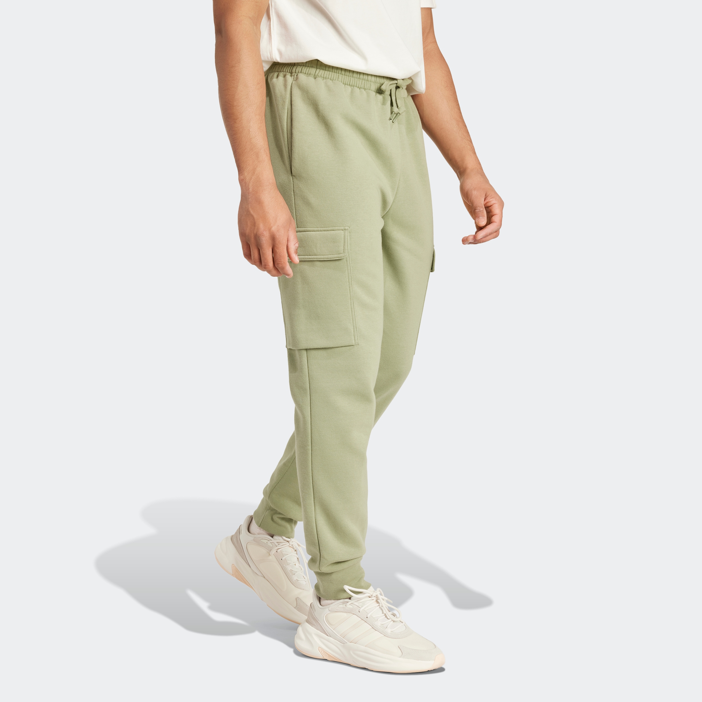 adidas Sportswear Sporthose »ESSENTIALS FLEECE REGULAR TAPERED CARGOHOSE«, (1 tlg.)