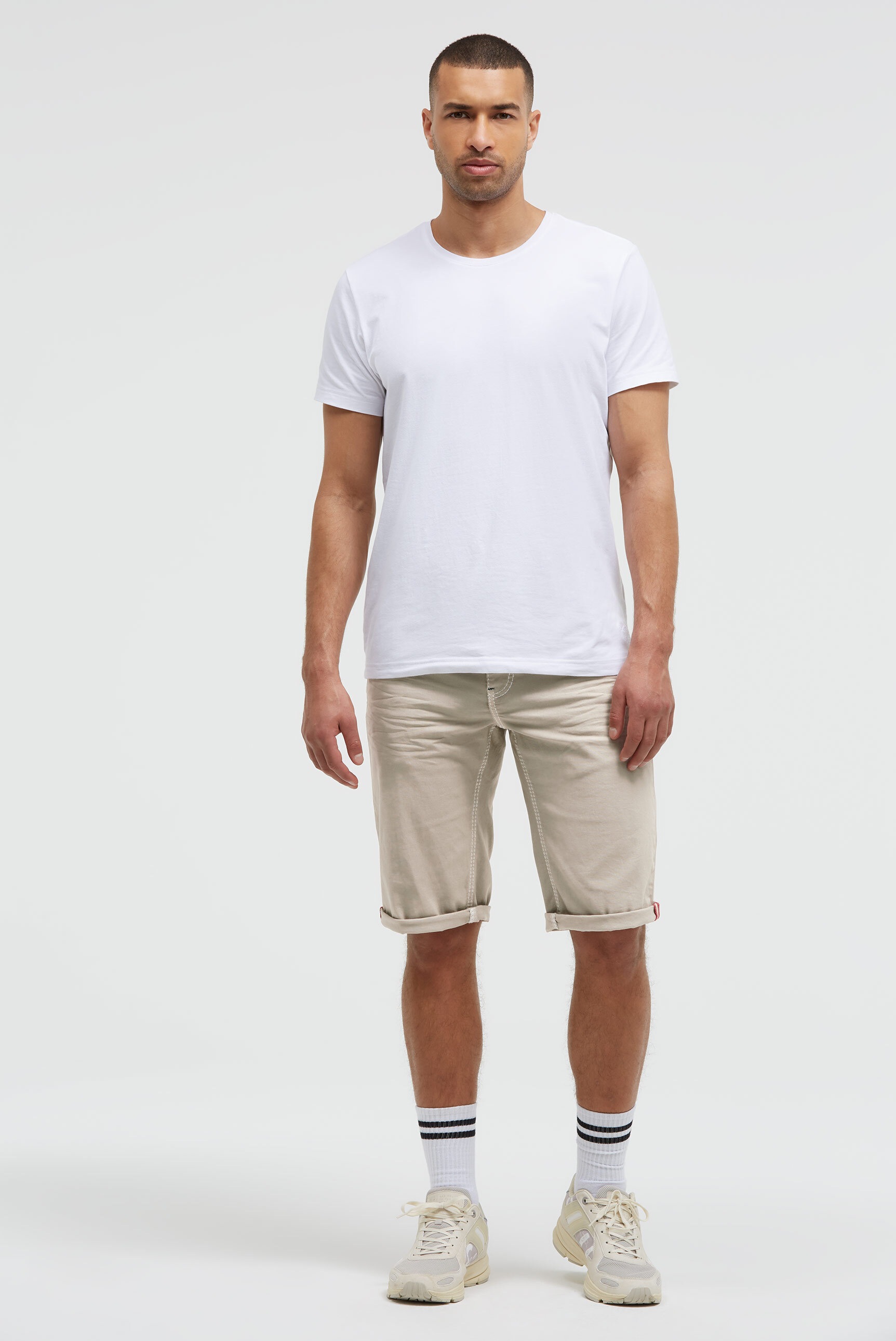 CAMP DAVID Jeansshorts mit geknöpften Klappentaschen am Gesäß