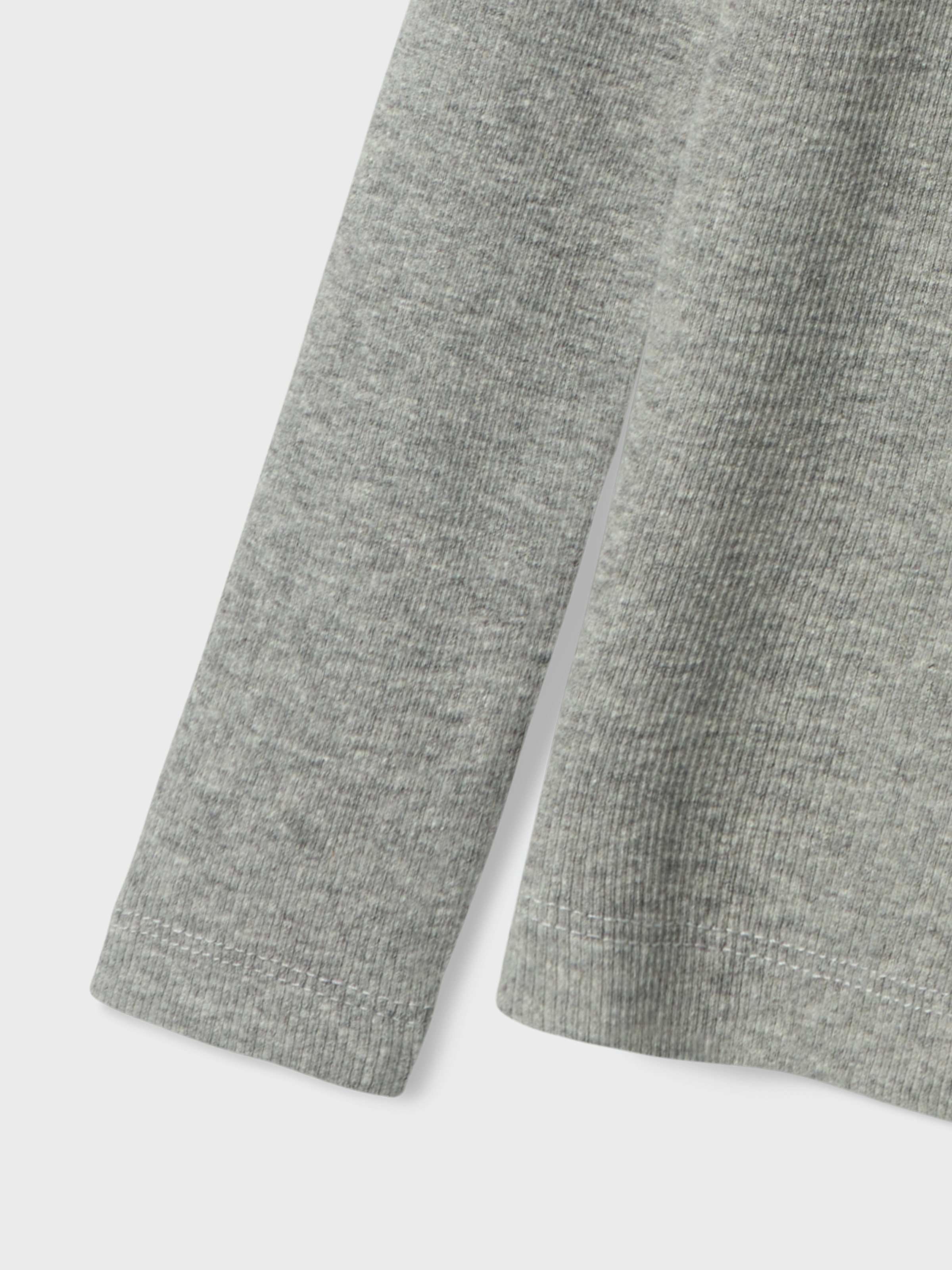 Name It Langarmshirt »NKFNAKAL LS TOP NOOS«, in Basic-Form und leicht gerippter Qualität
