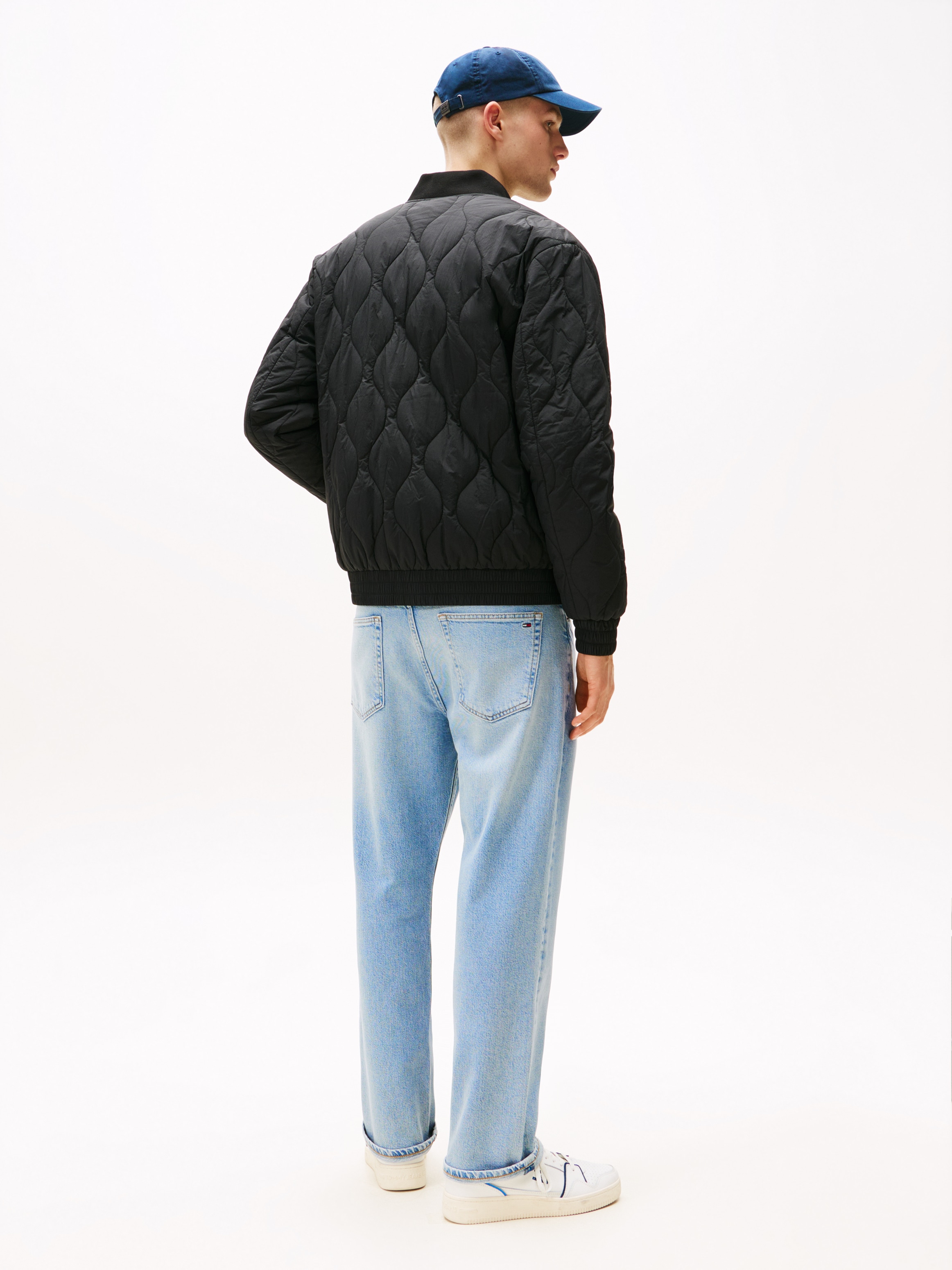 Tommy Jeans Bomberjacke »TJM LW QUILTED BOMBER JACKET EXT«, ohne Kapuze, Mit Rundhalsausschnitt