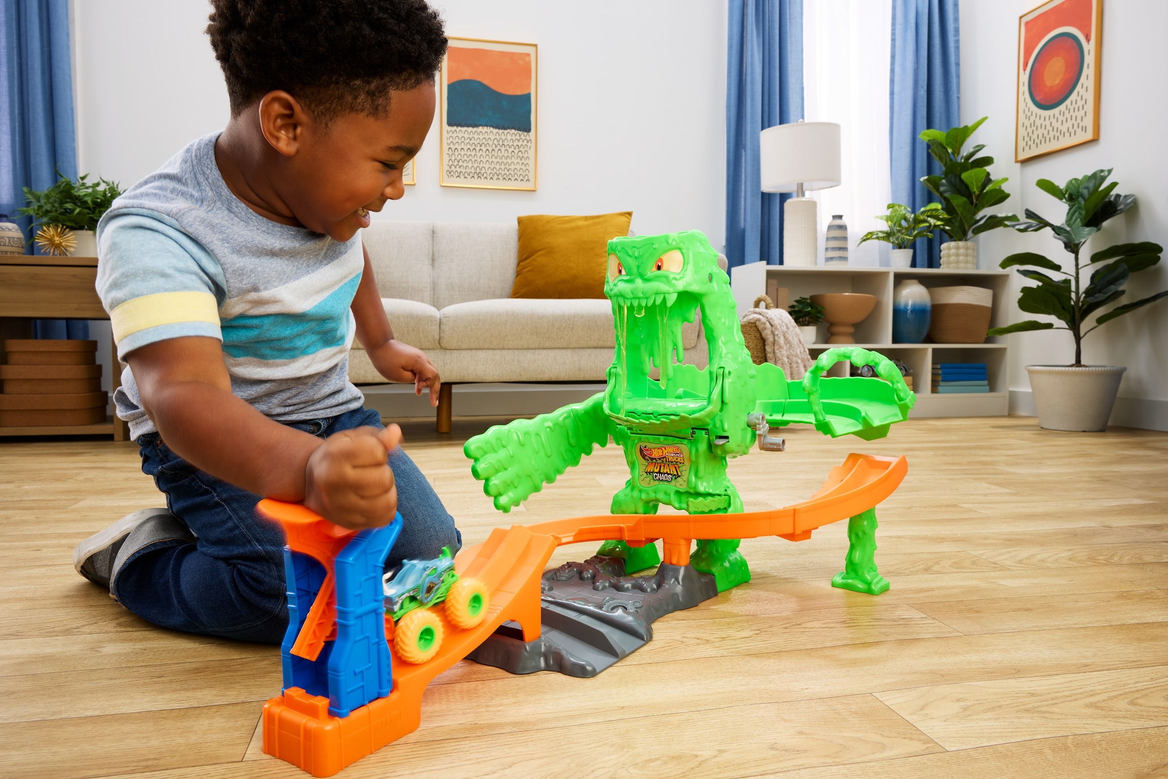Hot Wheels Autorennbahn »Hot Wheels Monster Trucks 1:64 Mutant Monster Duell«