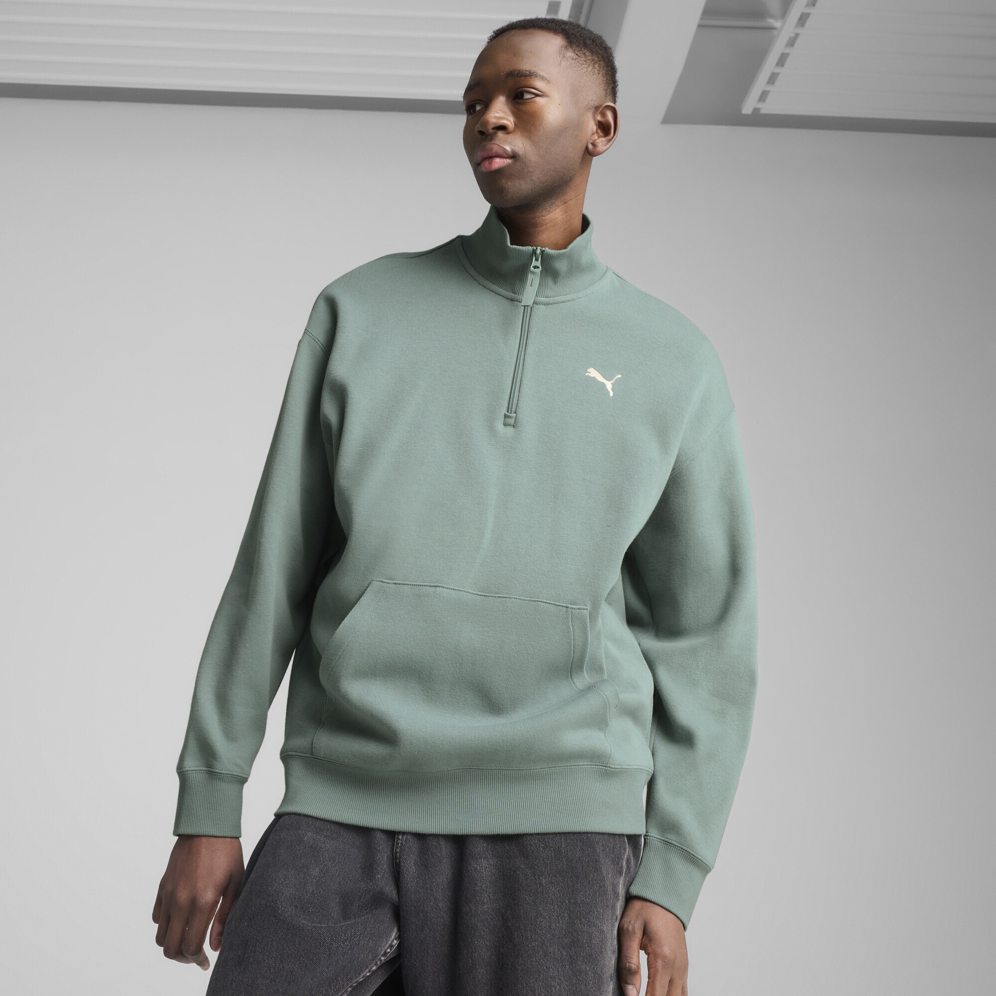 PUMA Sweatshirt »WARDROBE ESS Relaxed Rundhalsshirt mit halblangem Reißverschluss«