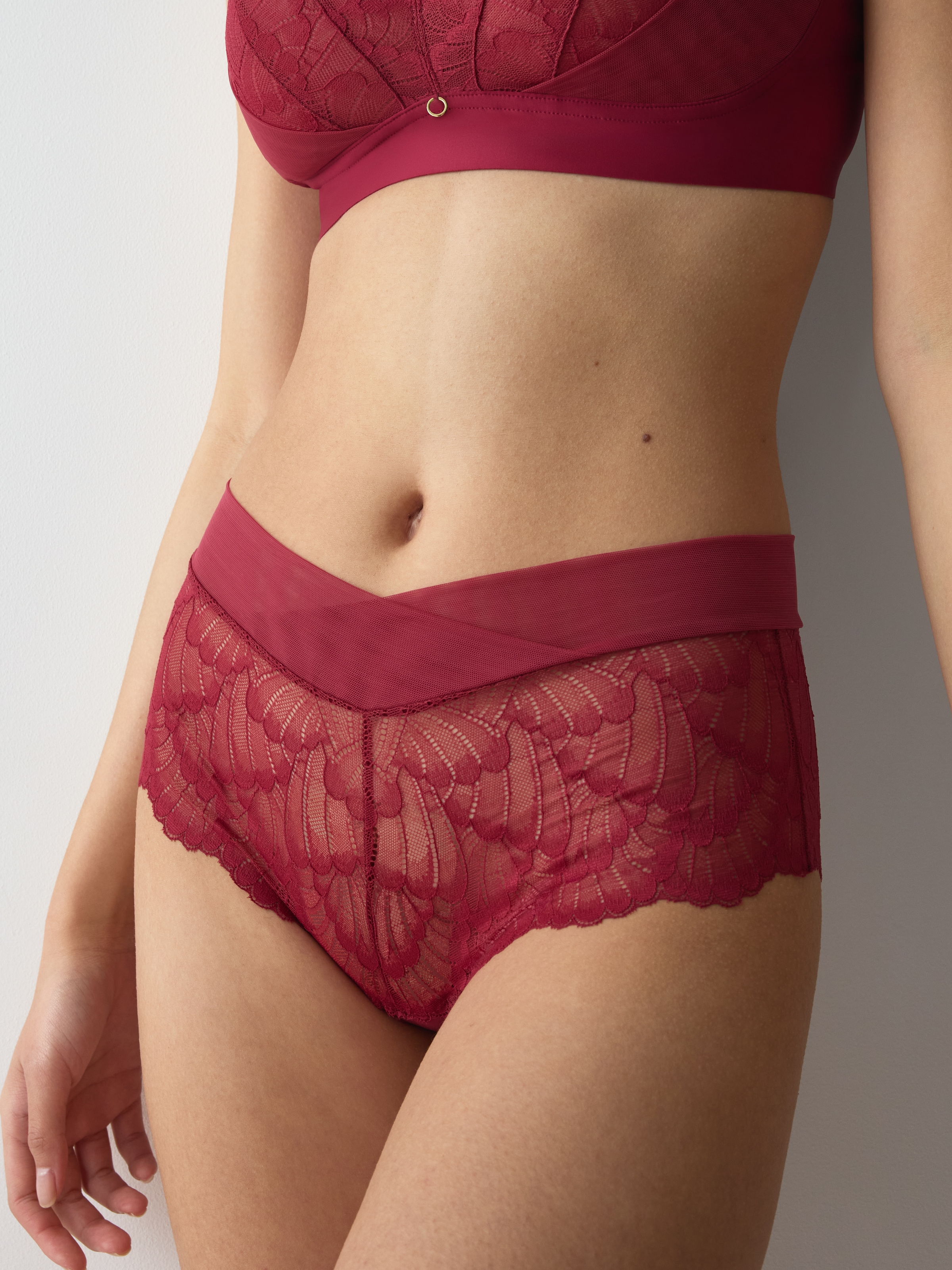 TRIUMPH Damen Slip "Love in Lace Shorty", Gr. 38, rot, Spitze, Obermaterial: 79% Polyamid, 21% Elasthan, Unterhosen, nahtlose Stretchspitze