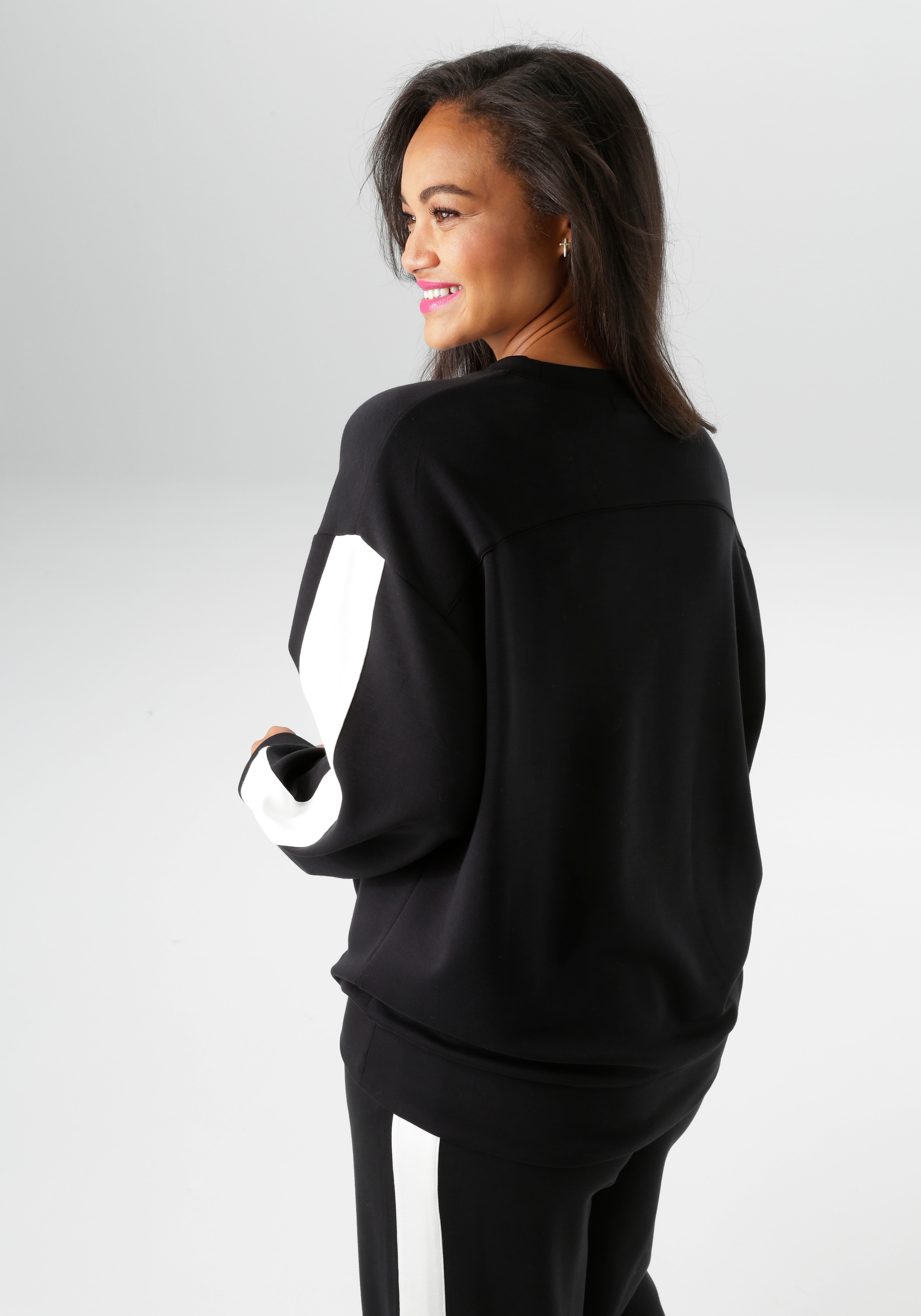 Aniston PLUS Sweatshirt, mit trendigen Seitenstreifen - NEUE KOLLEKTION
