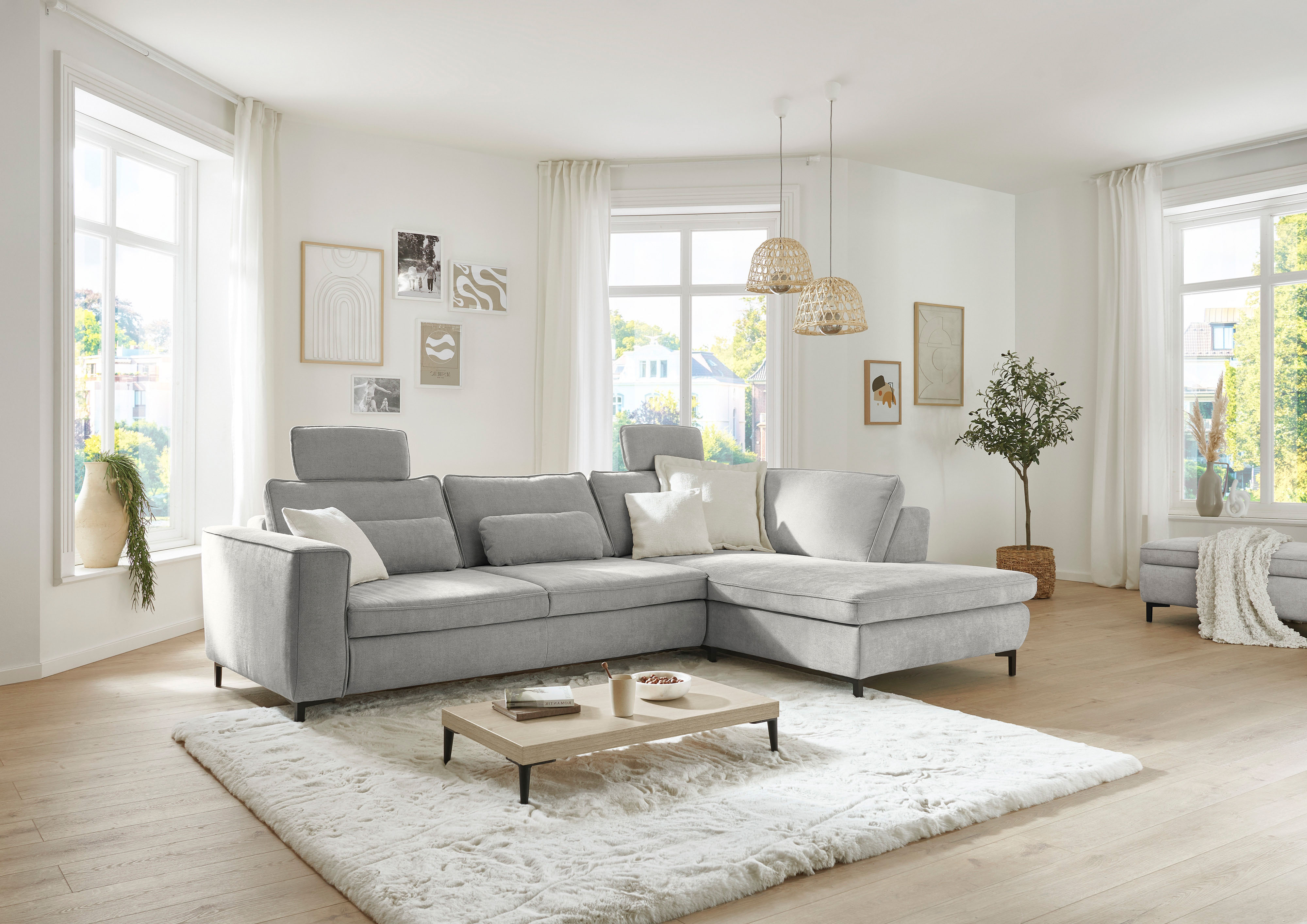 Die PlanBar Ecksofa "MP-IN24153, L-Form, Breite 289 cm" wahlweise mit Schlaffunktion und verstellbaren Kopfstützen