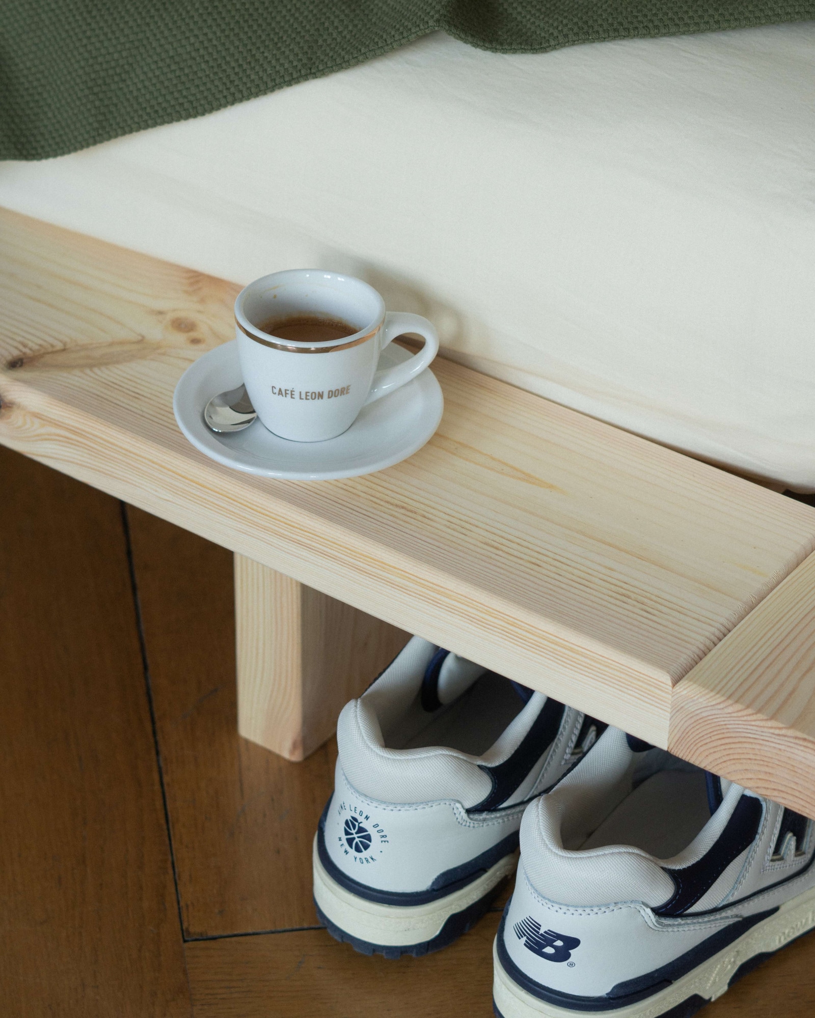 Karup Design Bettgestell »JAPAN BED Bodenbett, Holzrahmen, Futonbett, Holzbett«, Massivholzbett aus Kiefer massiv, ohne Kopfteil