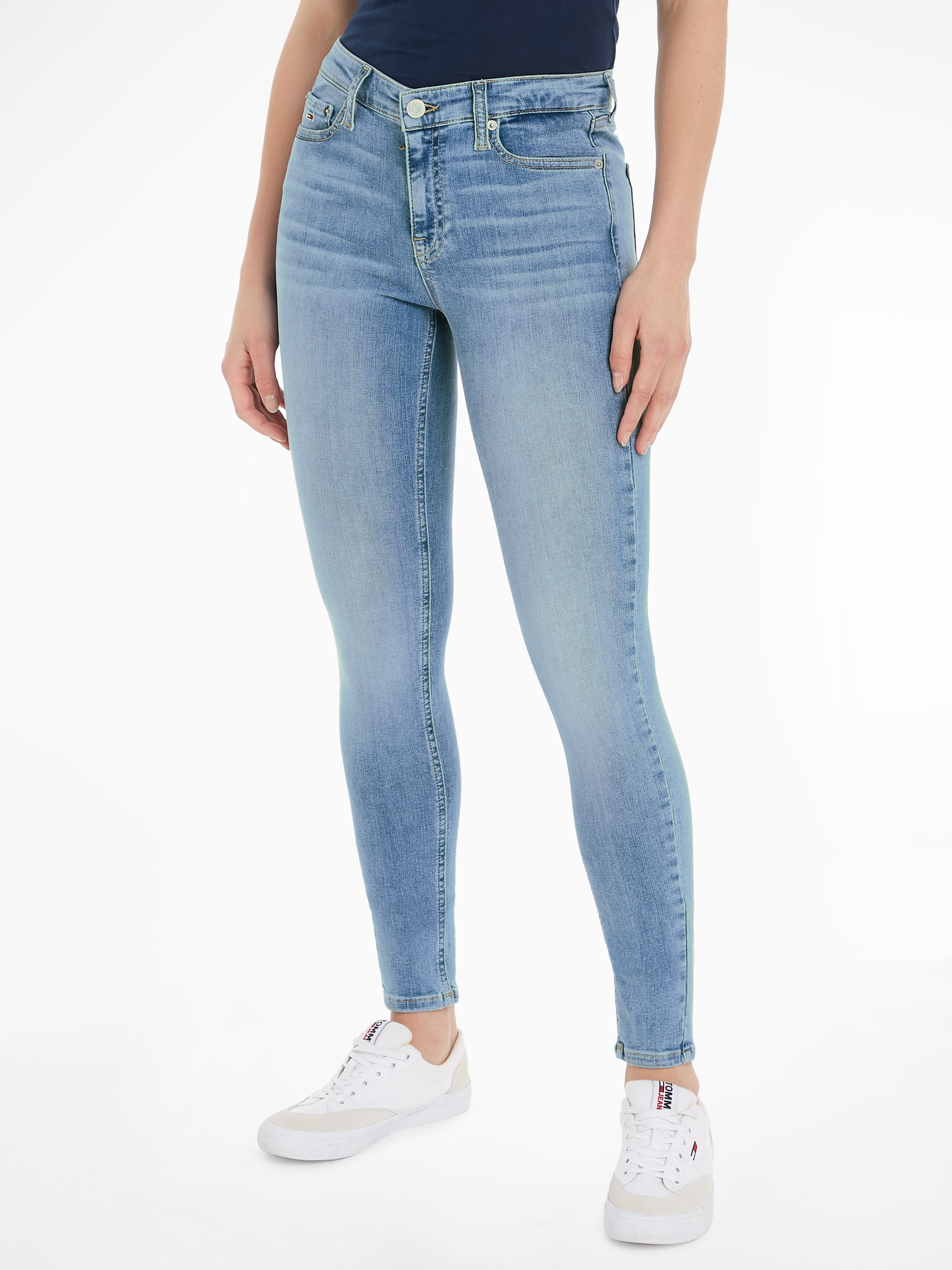 Tommy Jeans Skinny-fit-Jeans "Tommy Jeans - Damenjeans- NORA Mid Rise - Skinny Fit", mit Waschung, Logo-Badge