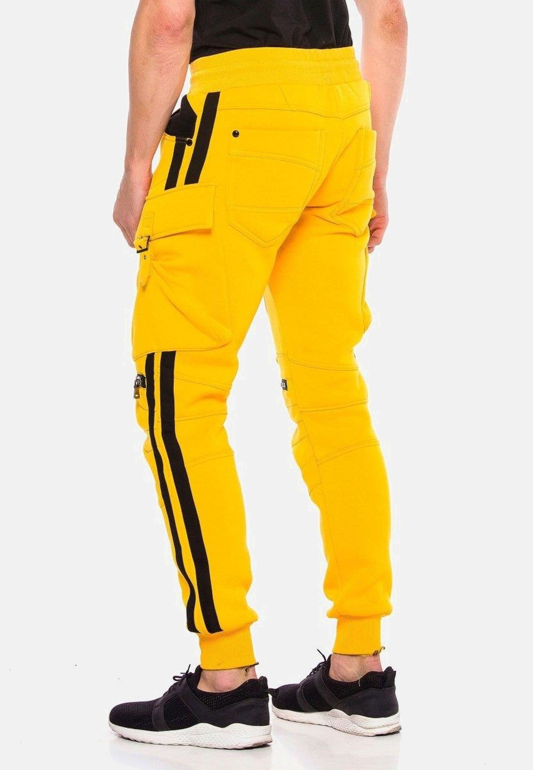 Cipo & Baxx Trainingshose »HOMEWEAR«, im sportlichen Look, CR125