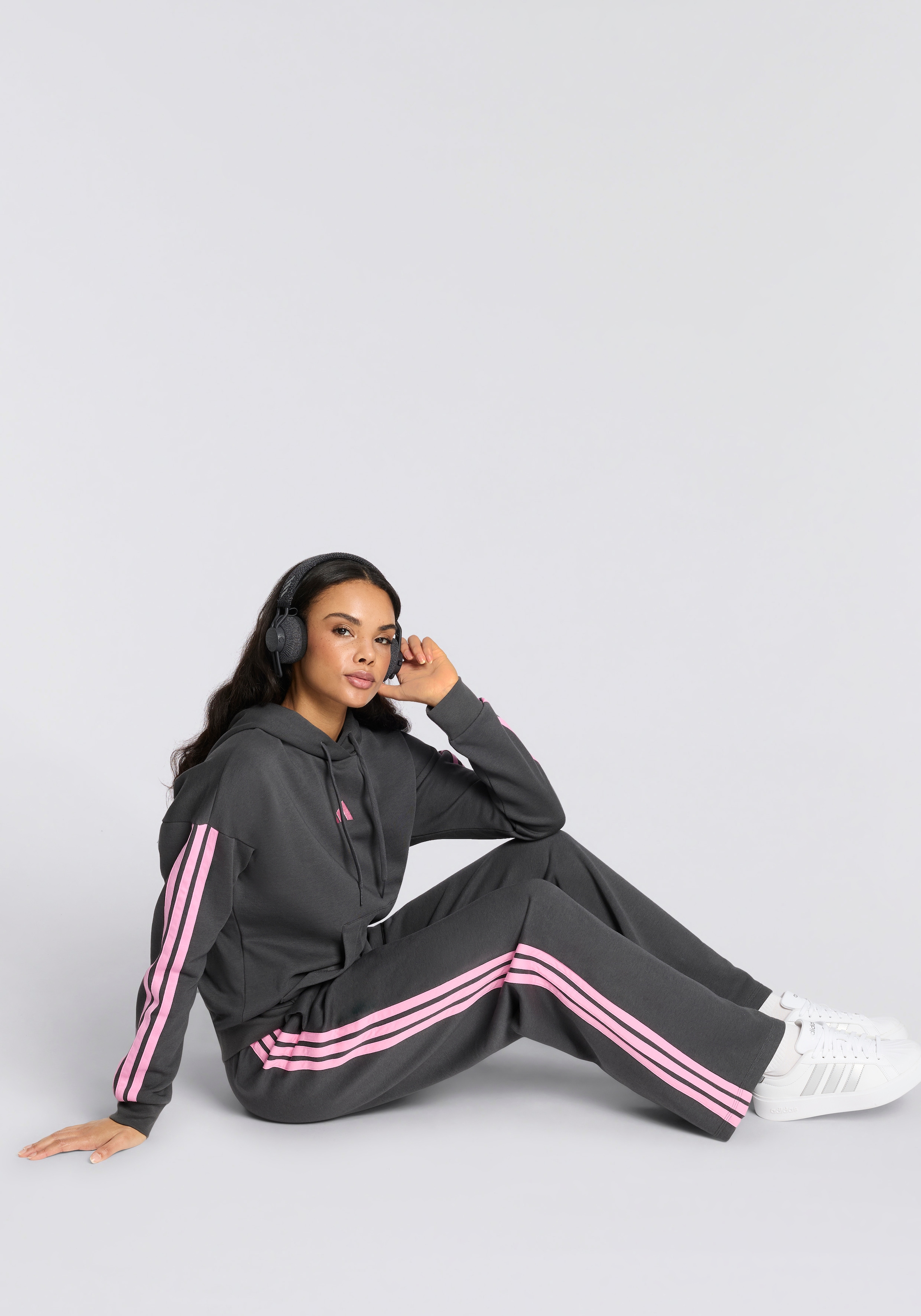 adidas Sportswear 1100000002199 »ESSENTIALS 3-STREIFEN FLEECE-HOODIE«, mit Kapuze, aus superweichem Fleece, in normaler Länge
