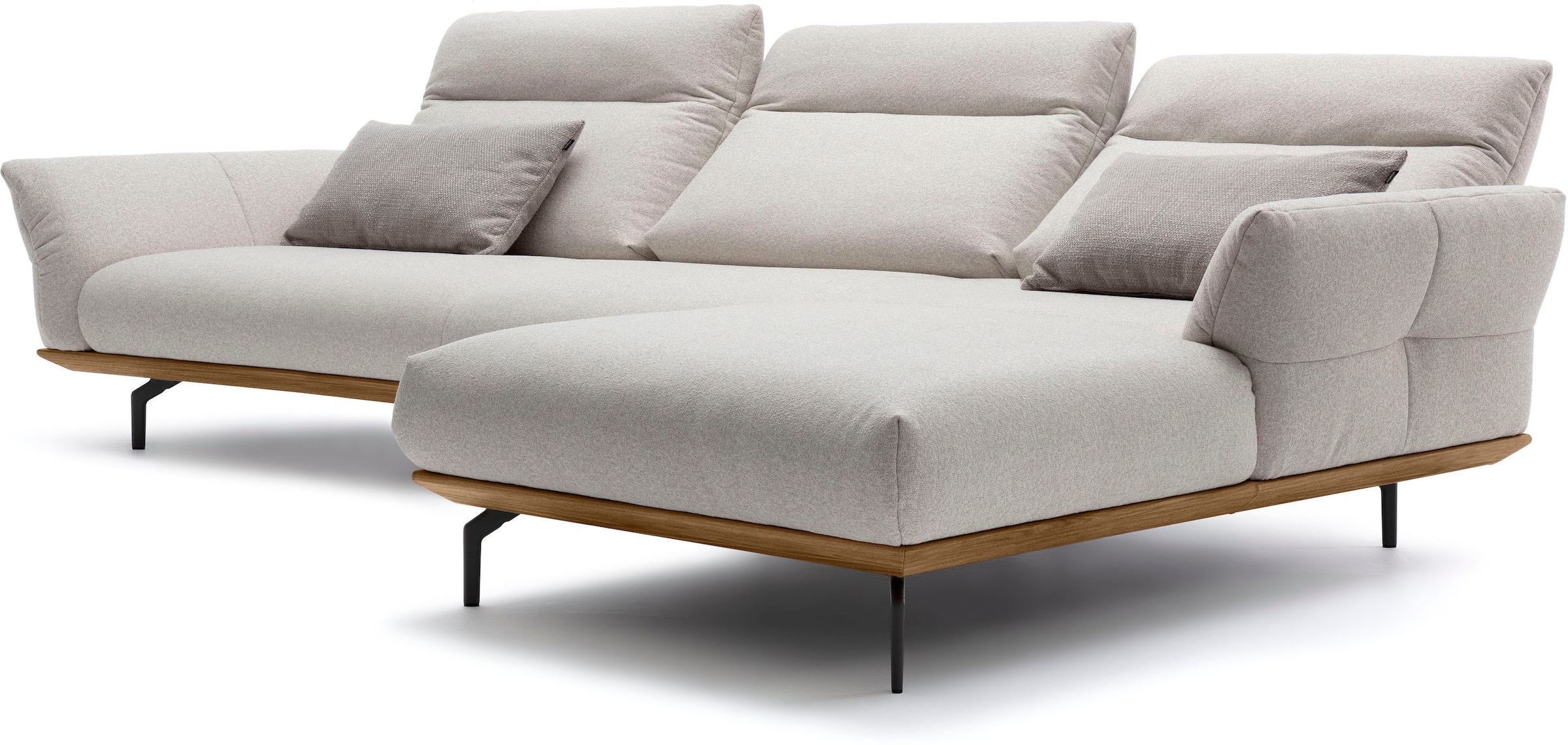 Creation BY ROLF BENZ Ecksofa »CR.460«, Sockel in Nussbaum, Winkelfüße in Umbragrau, Breite 338 cm