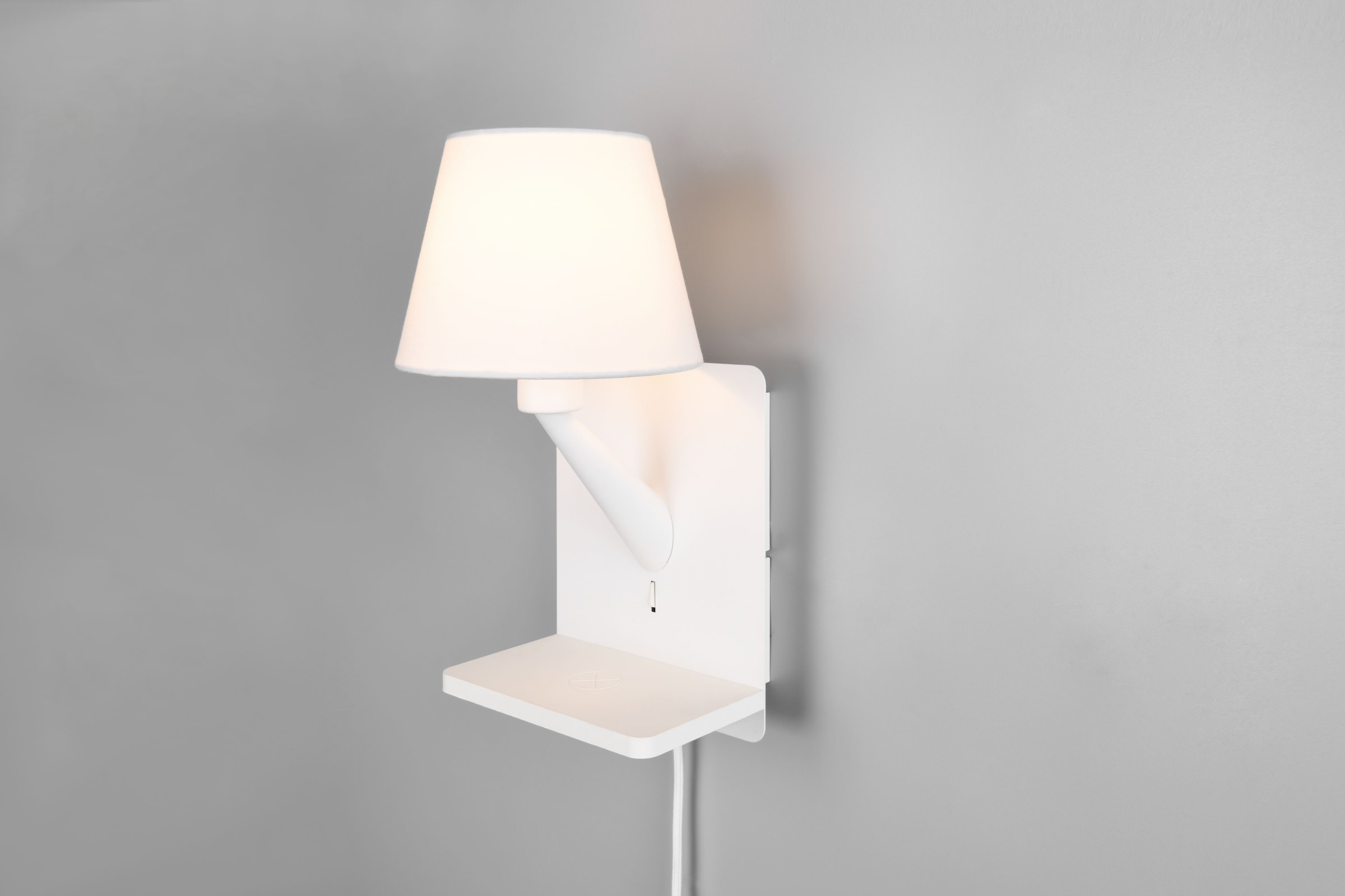 TRIO Leuchten Wandleuchte »COMFORT, Wand Nachttischleuchte, induktive Ladestation USB-Anschluss« E14 1 Stk. warmweiß - kaltweiß LED Wandleuchte indirektes Licht, exkl 1x E14 max 40W, Stoffschirm