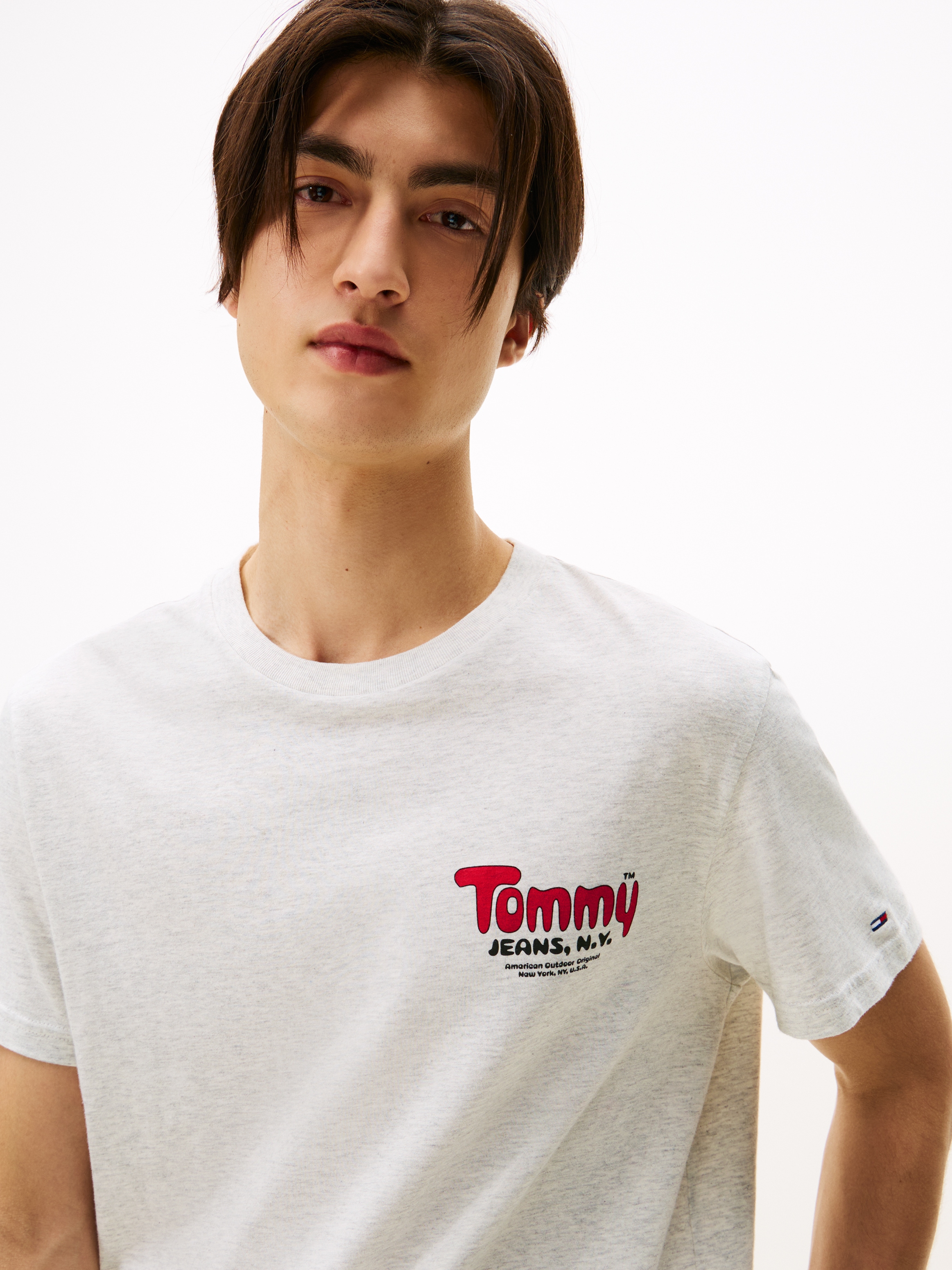 Tommy Jeans T-Shirt »FONT PLAY TEE«, Slim fit mit Rundhalsausschnitt