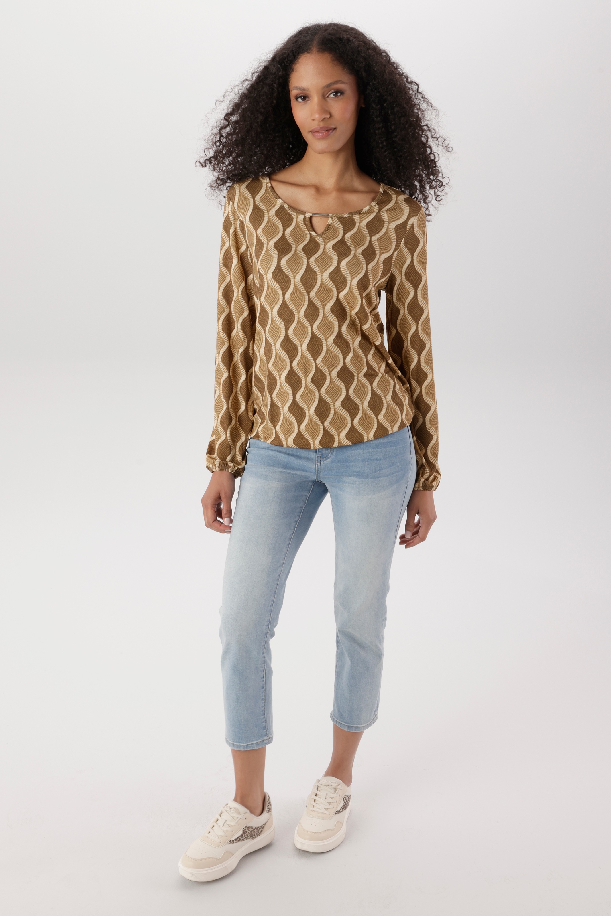 Aniston SELECTED Langarmshirt mit Cut-out und dekorativer Allover-Wellenmusterung - NEUE KOLLEKTION