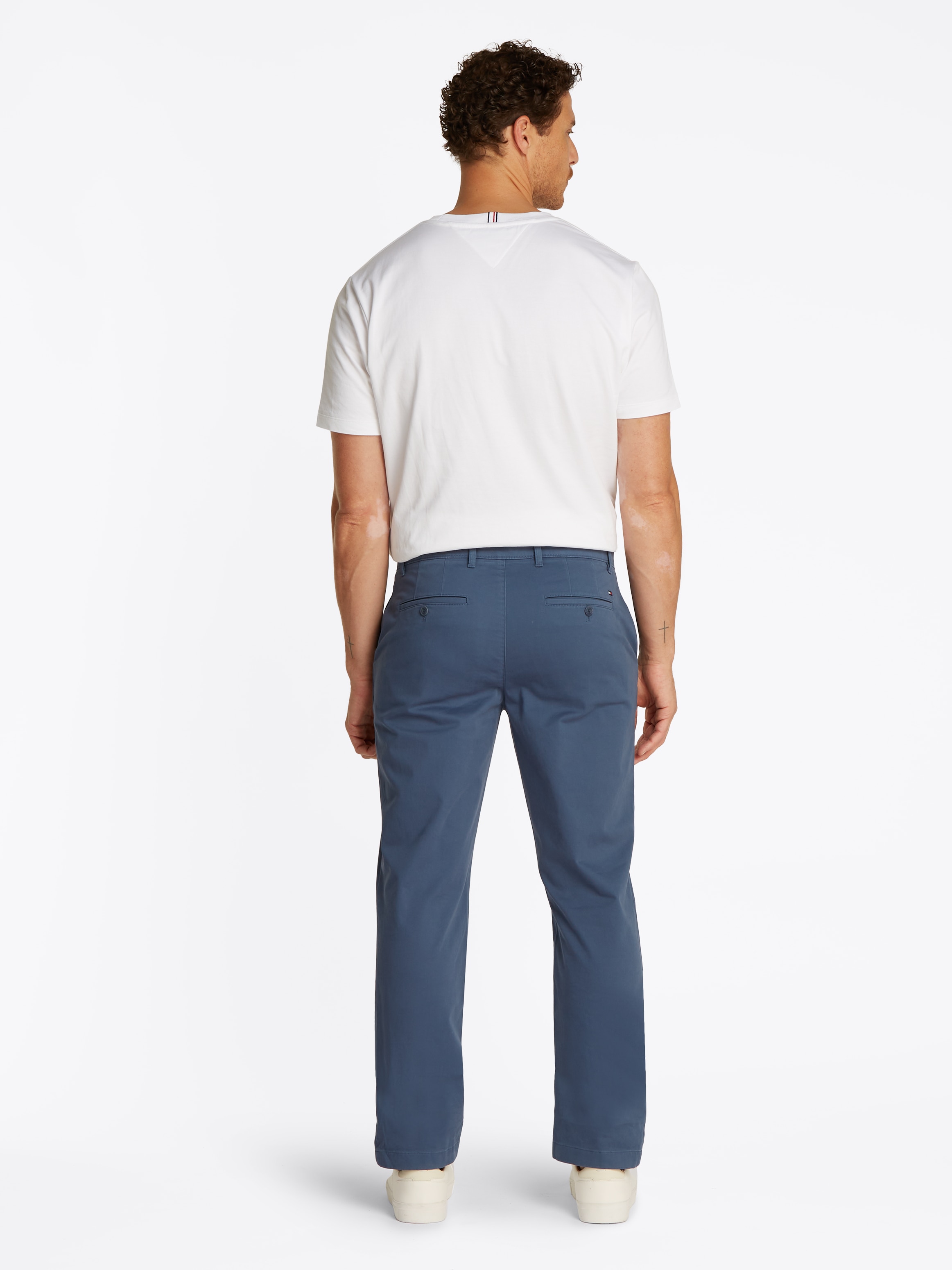 Tommy Hilfiger Chinohose »DENTON CHINO SATIN«, mit Gesäßtaschen mit Knopf, Logostickerei
