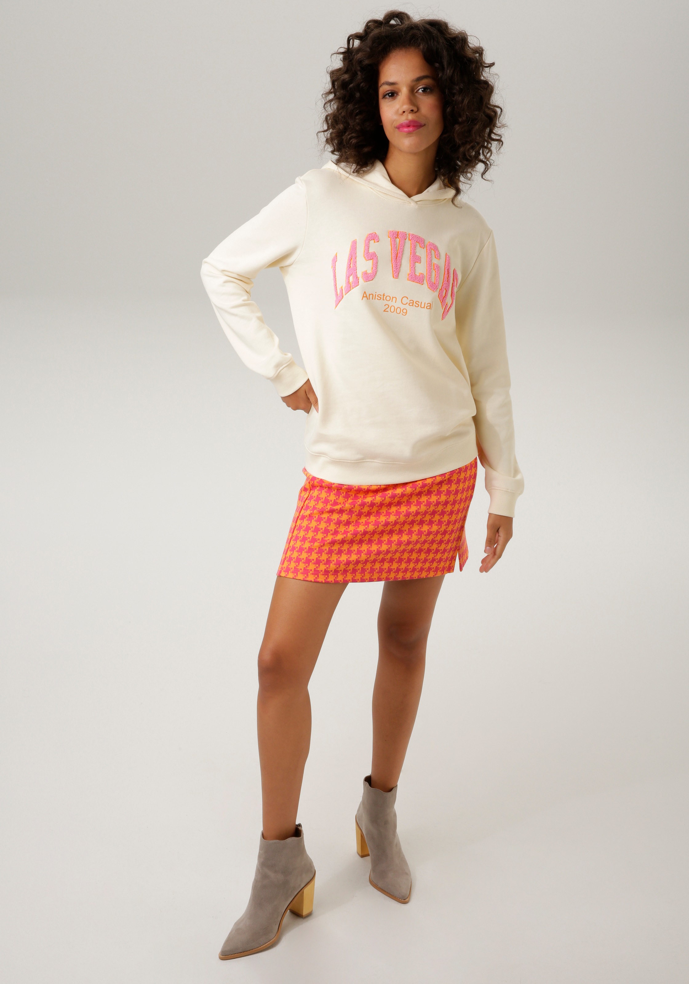 Aniston CASUAL Sweatshirt, mit aufgestickter "LAS VEGAS"-Applikation