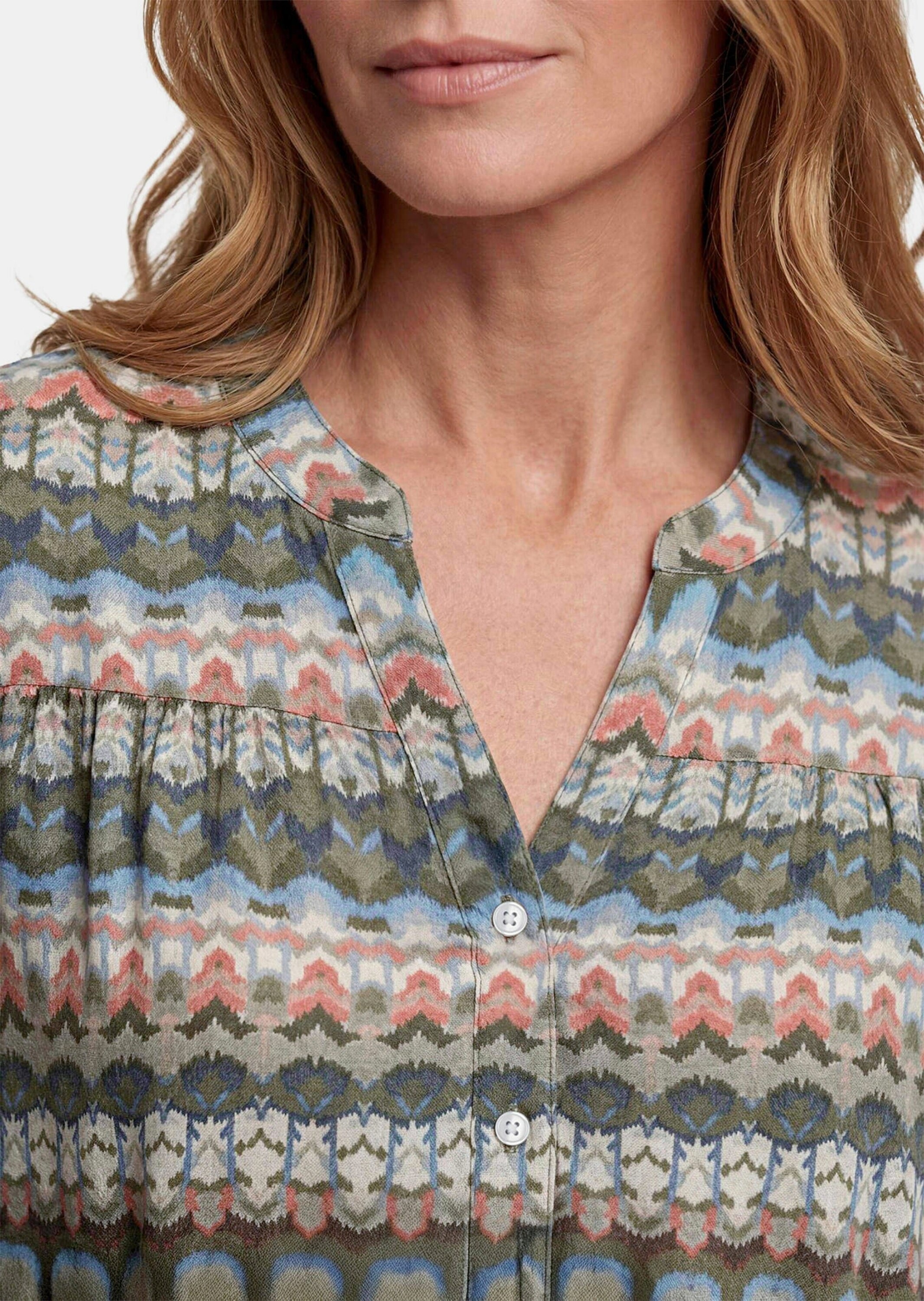 GOLDNER Druckbluse »Kurzgröße Feminine Bluse im Country-Stil« Sattel im Vorder und Rückteil