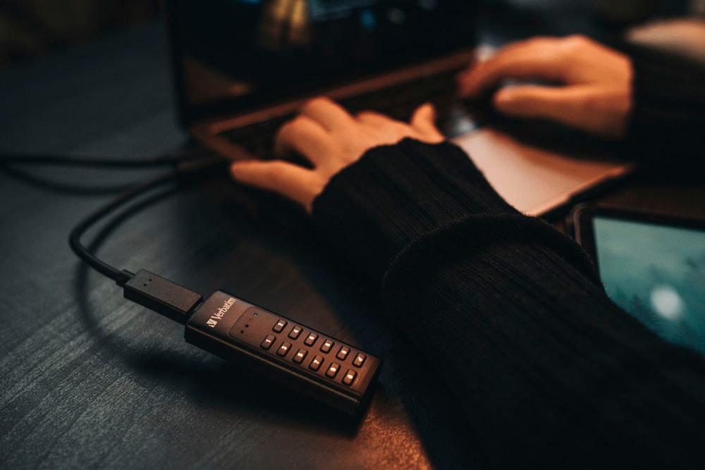 Verbatim USB-Stick »Keypad Secure 64GB«, (USB 3.2 Lesegeschwindigkeit 160 MB/s)