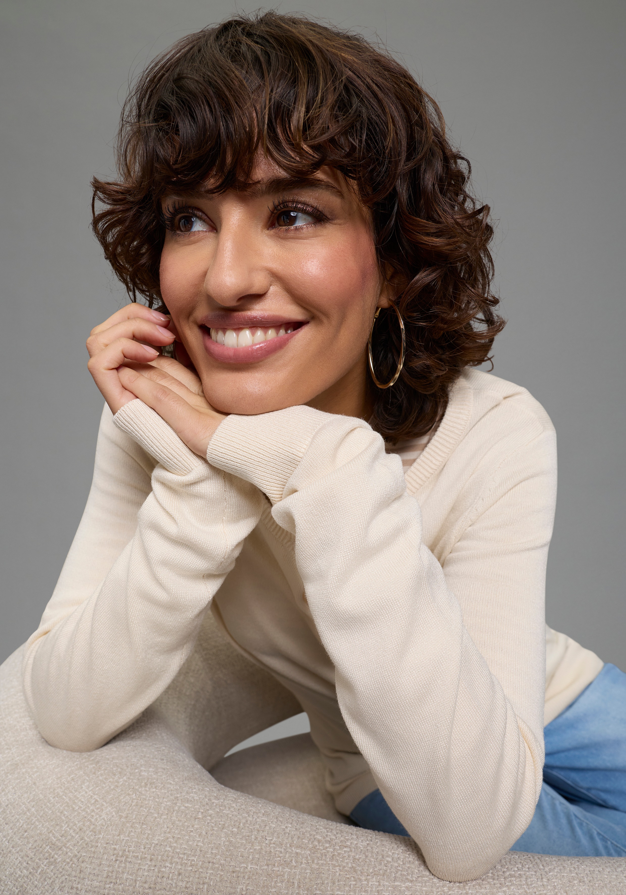 Thumbnail - Laura Scott Strickjacke Feinstrick in Basic Fit mit Rundhals und Knopfleiste