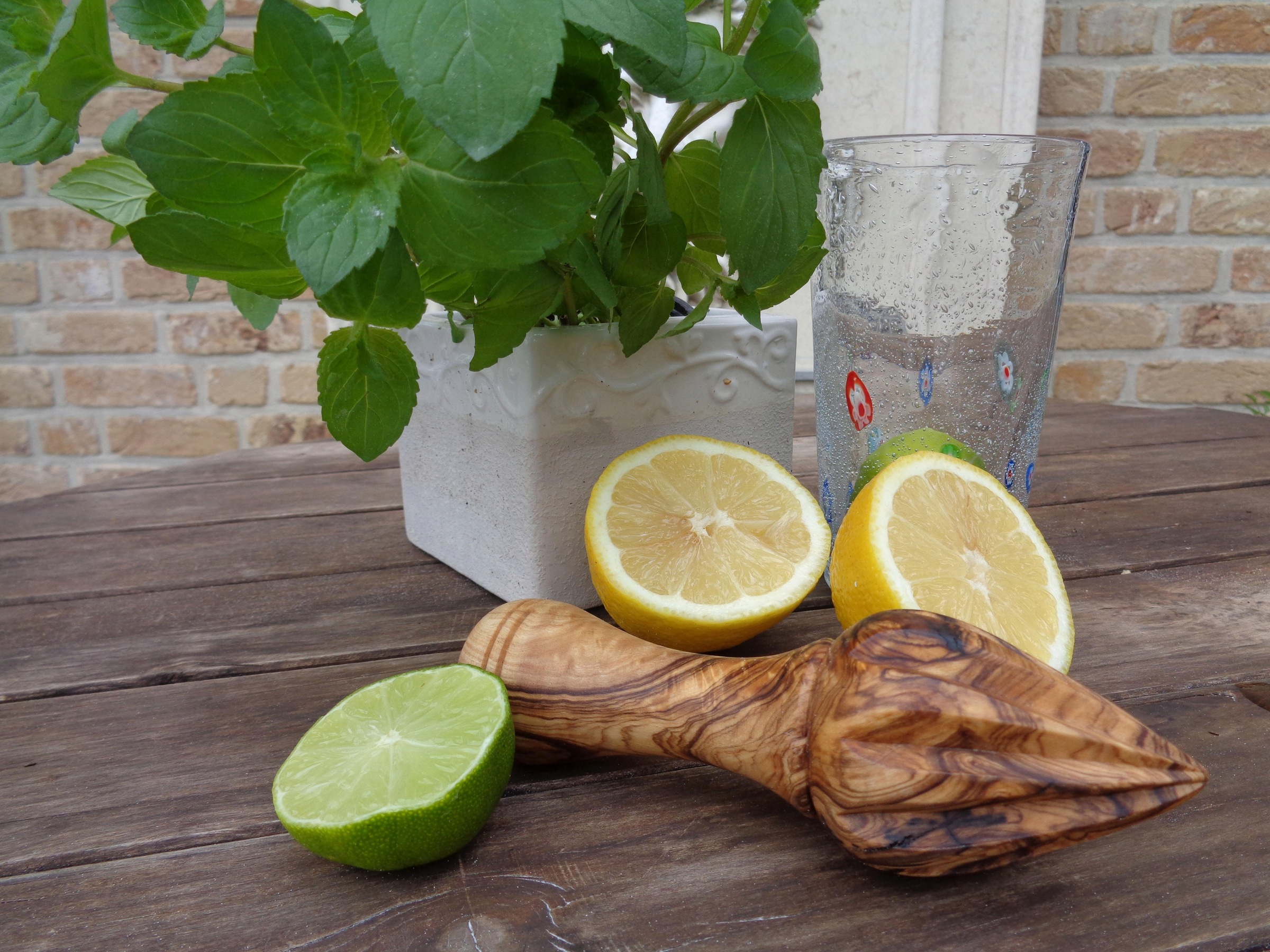 Olivenholz-erleben Kräutermühle »und Zitronenpresse aus naturbelassenem Olivenholz«, (2 St.), Mühle mit Funktion für grobes/feines Mahlen, Presse leicht zu nutzen