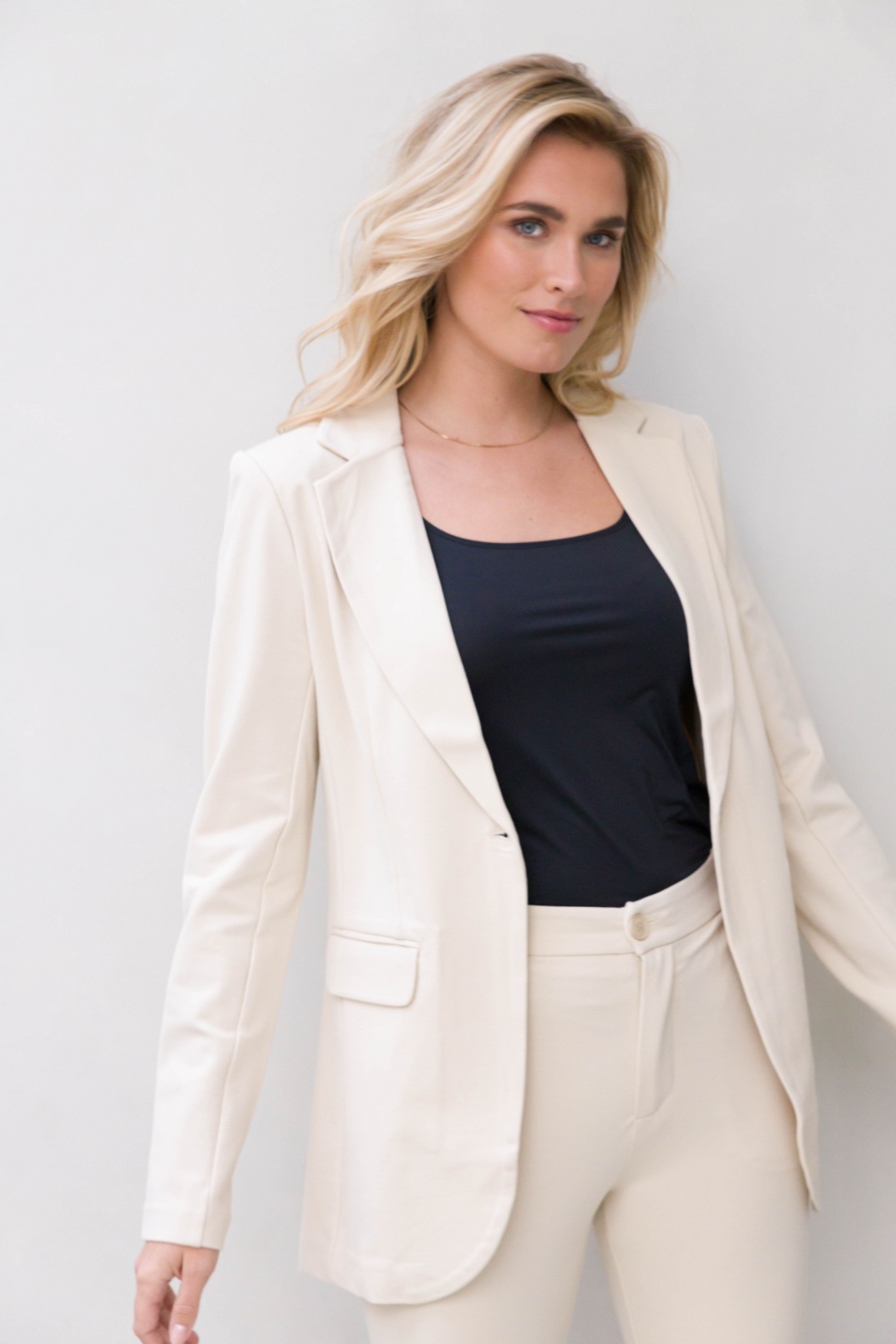 Base Level Jerseyblazer, mit V-Ausschnitt und Knopf günstig online kaufen
