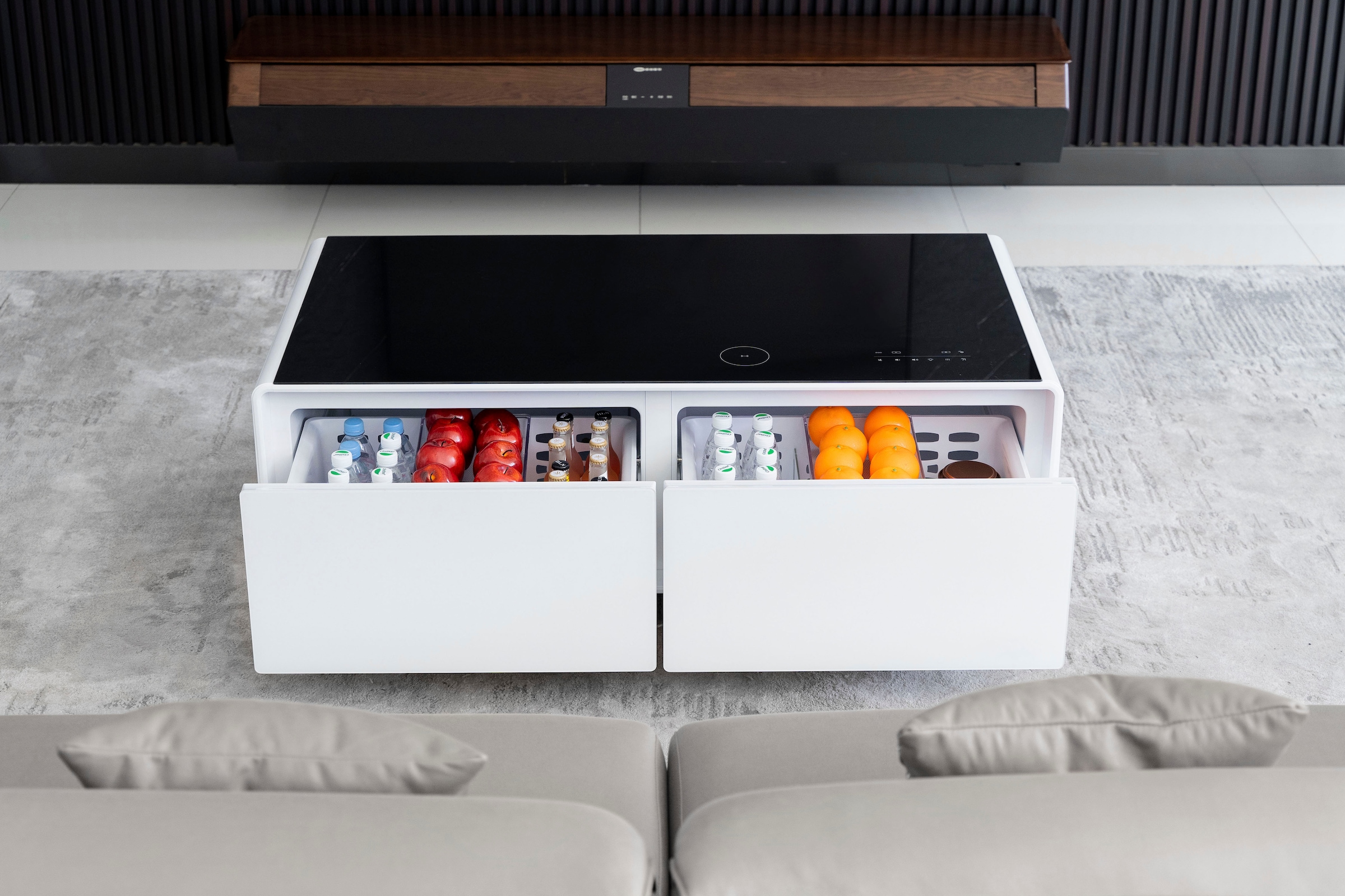 Caso Getränkekühlschrank »793 Sound & Cool White«, 793, 46 cm hoch, 130,5 cm breit, Loungetisch mit Kühlfächern, Soundbar und Lademöglichkeiten