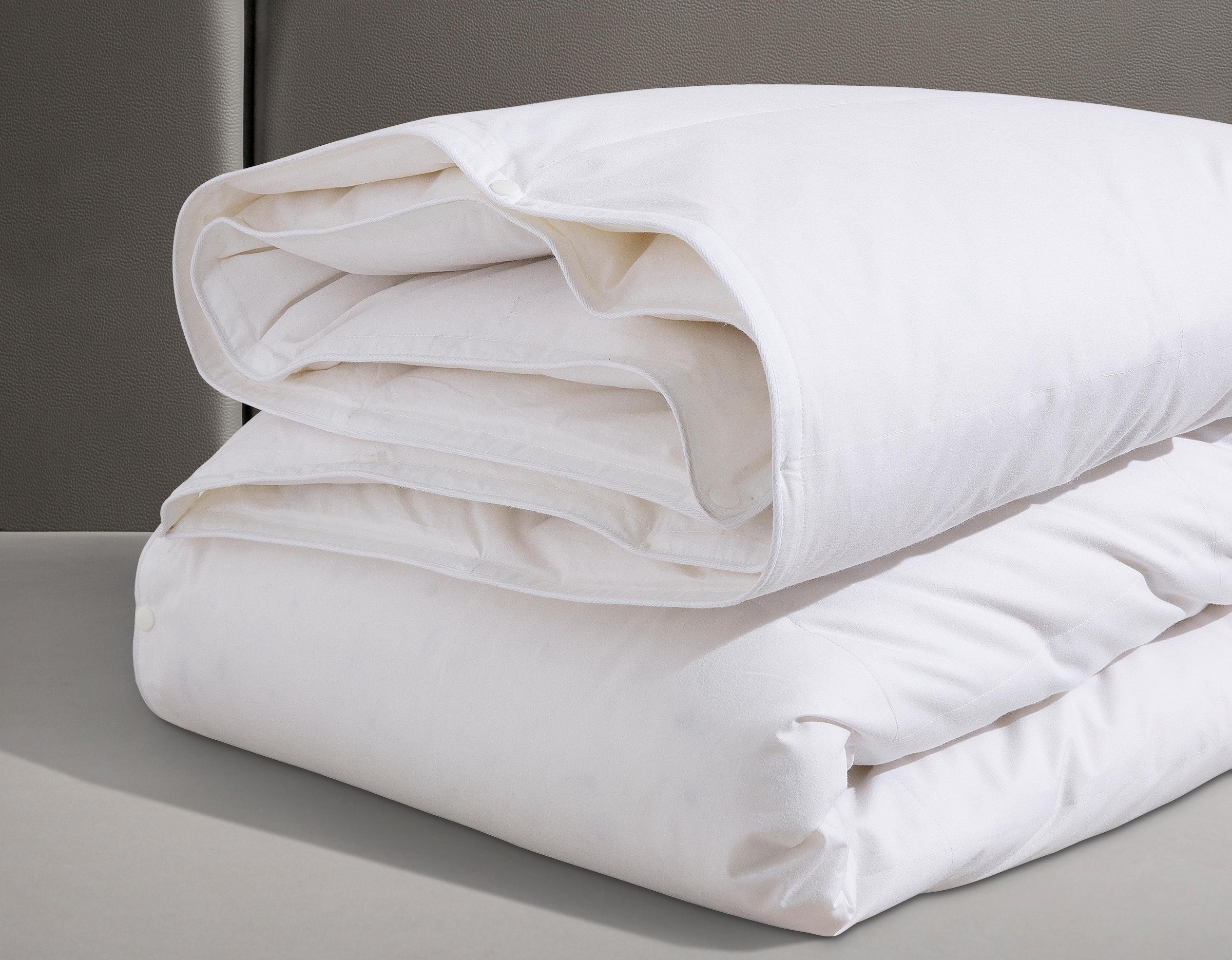 Hanse by RIBECO Daunenbettdecke »Jonas, 4-Jahreszeitenbettdecke 135x200 & 155x220 cm«, 4-Jahreszeiten, Füllung 90% Daunen, 10% Federn, Bezug 100% Baumwolle, (1 St.), Bettdecke für alle Jahreszeiten, Made in Germany
