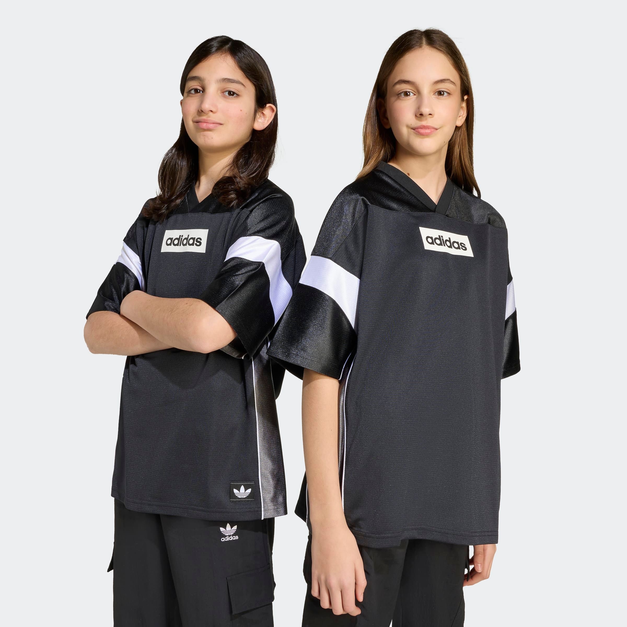 adidas Originals T-Shirt »JERSEY KIDS« sportlicher Stil, V-Ausschnitt, Oversize-Passform, aus Polyester