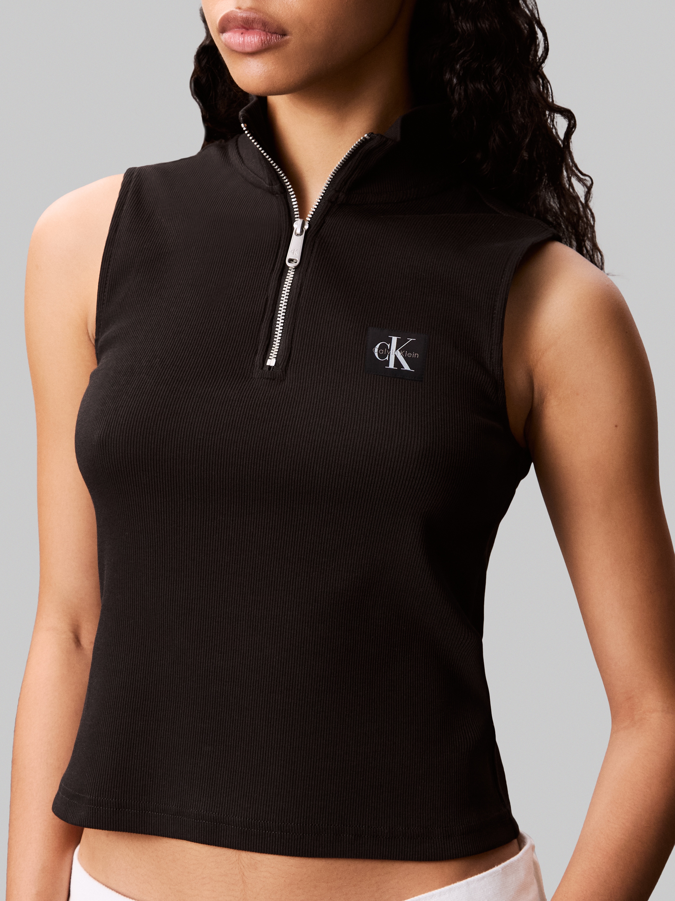 Calvin Klein Jeans Tanktop »A- WOVEN LABEL SL QZ TOP«, Mit Rundhalsausschnitt
