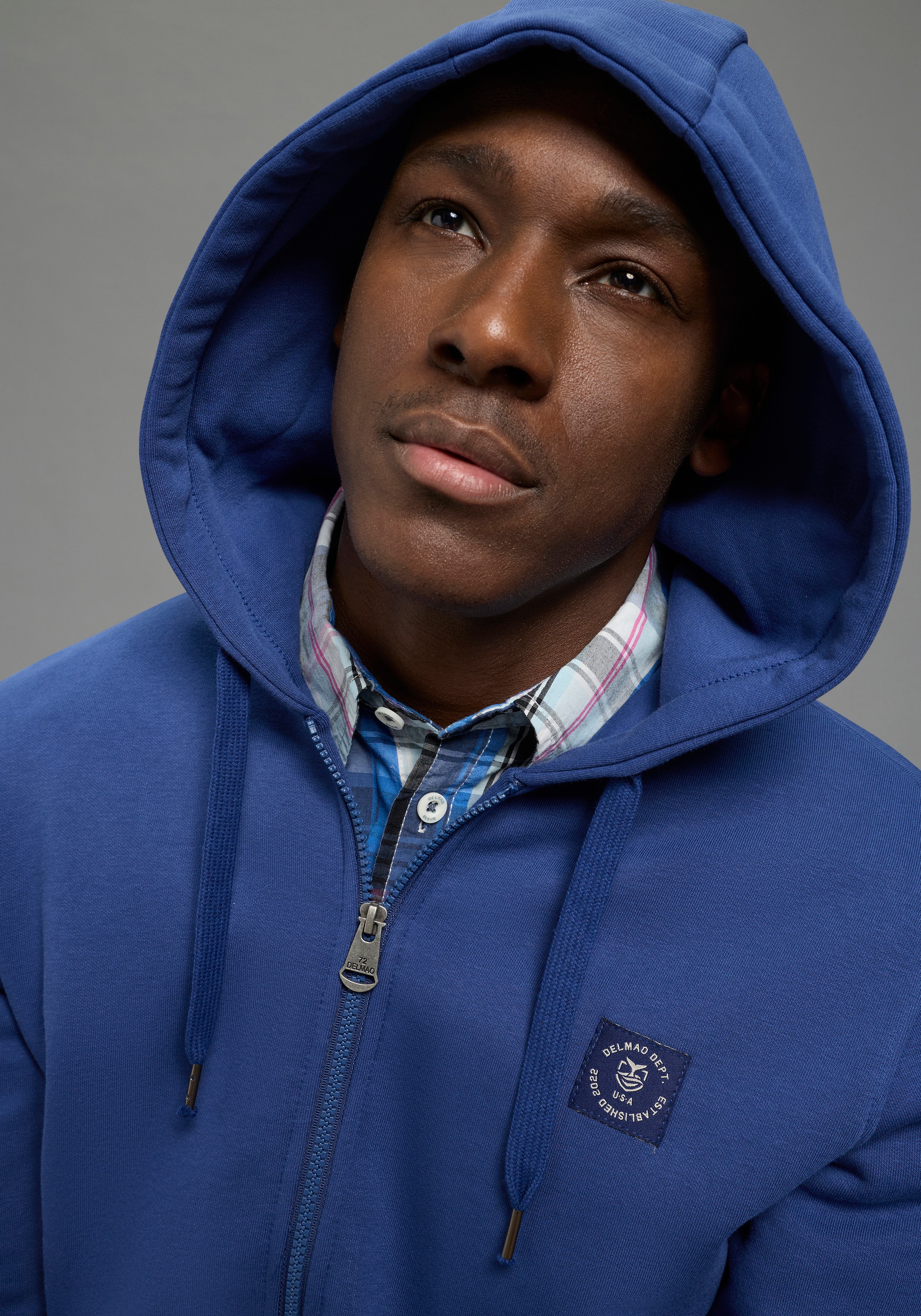 Thumbnail - DELMAO Sweatjacke mit Kapuze, mit Kordelzug, aus angerauter Sweatware, mit Langarm