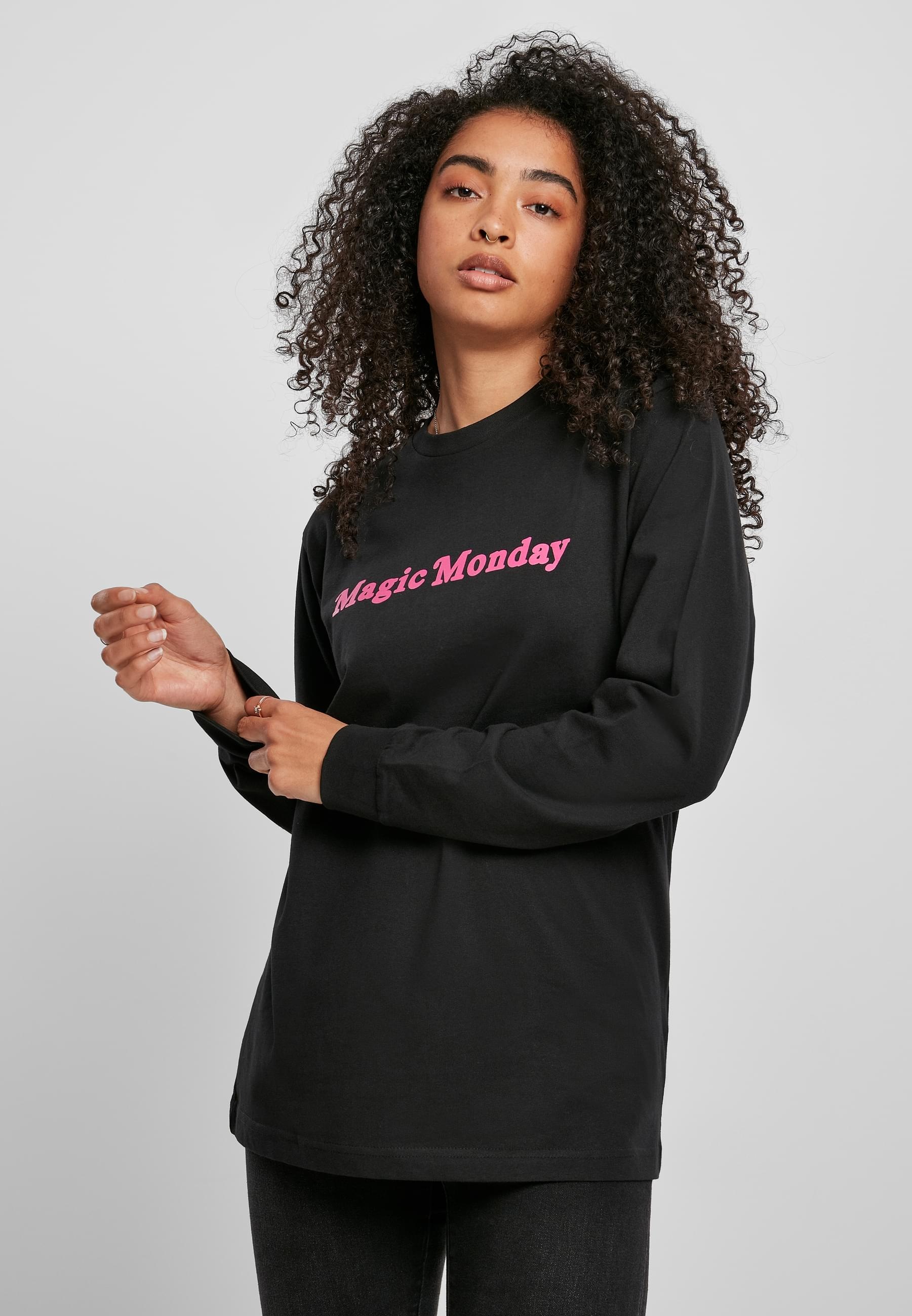 MisterTee Longsleeve »MisterTee Damen Ladies Magic Monday Slogan Longsleeve«, (1 tlg.)