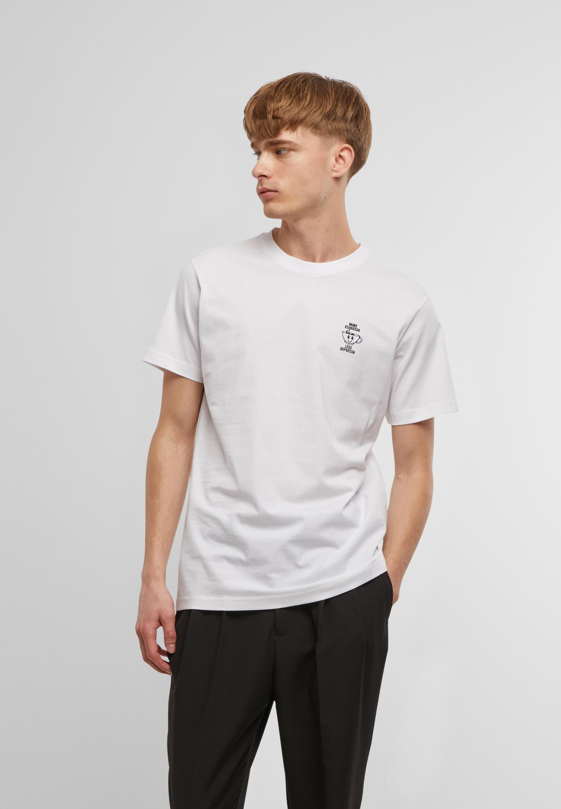 MisterTee T-Shirt »MisterTee Herren More Espresso Less Depresso Tee EMB«, (1 tlg.)