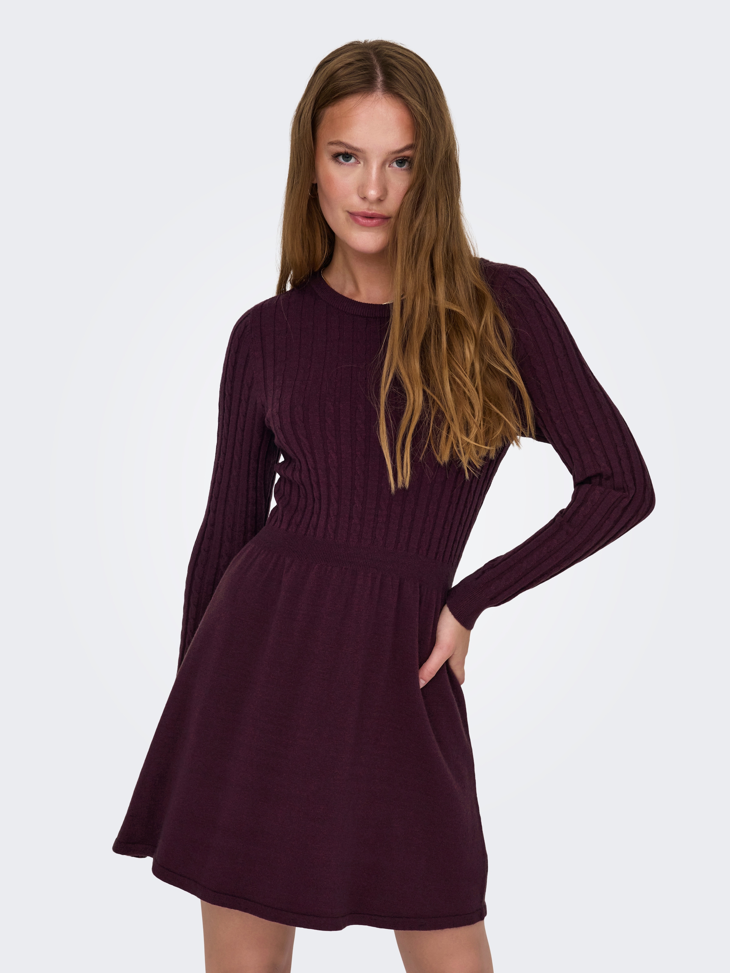 ONLY Strickkleid "ONLFIA LS CABLE DRESS KNT" tailliert und mit dezentem Zop günstig online kaufen