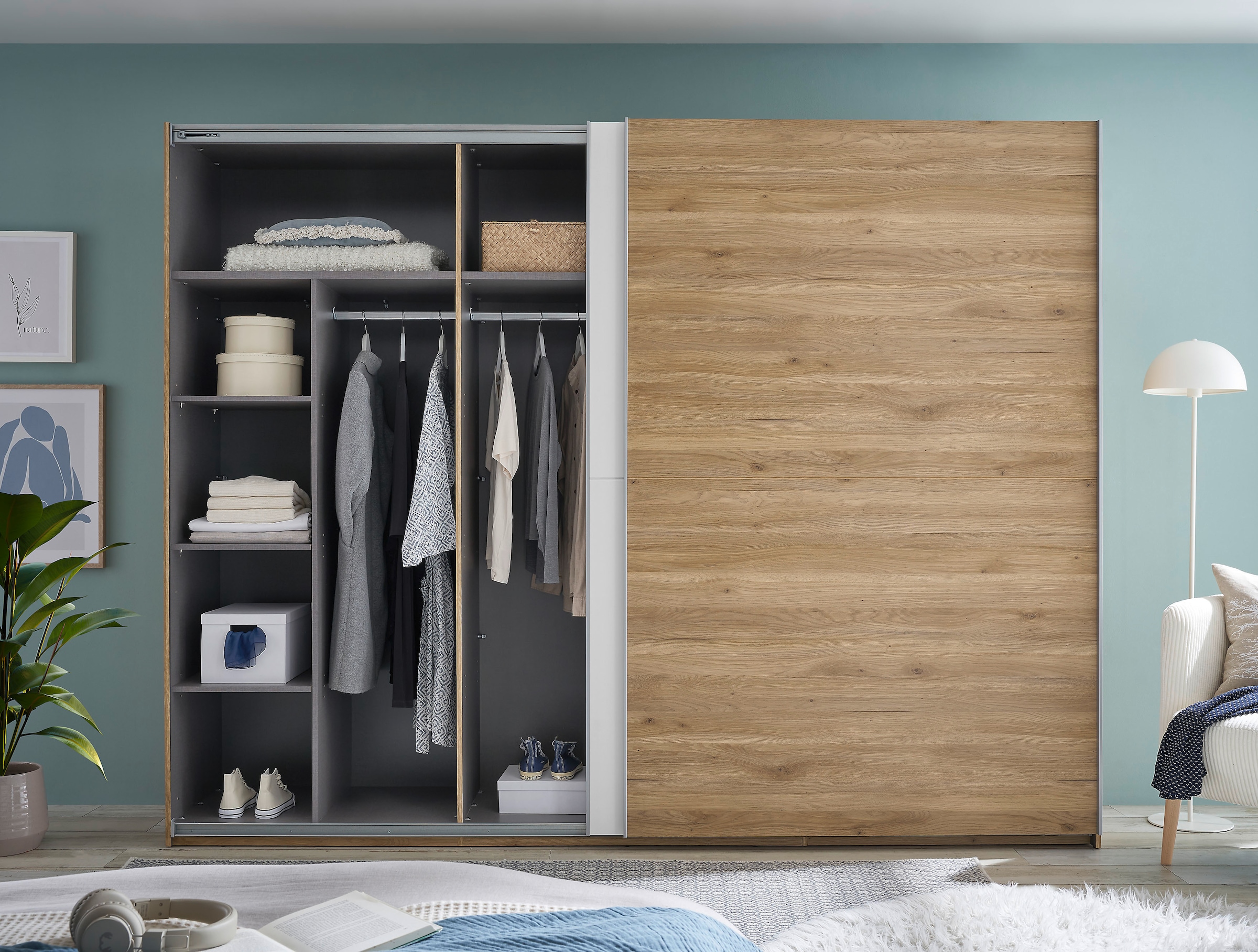 Schlafkontor Schwebetürenschrank »Mesio, 2-türiger Kleiderschrank, Schiebetürenschrank mit viel Stauraum« inklusive Hoteleinteilungen außen und Einlegeböden oben