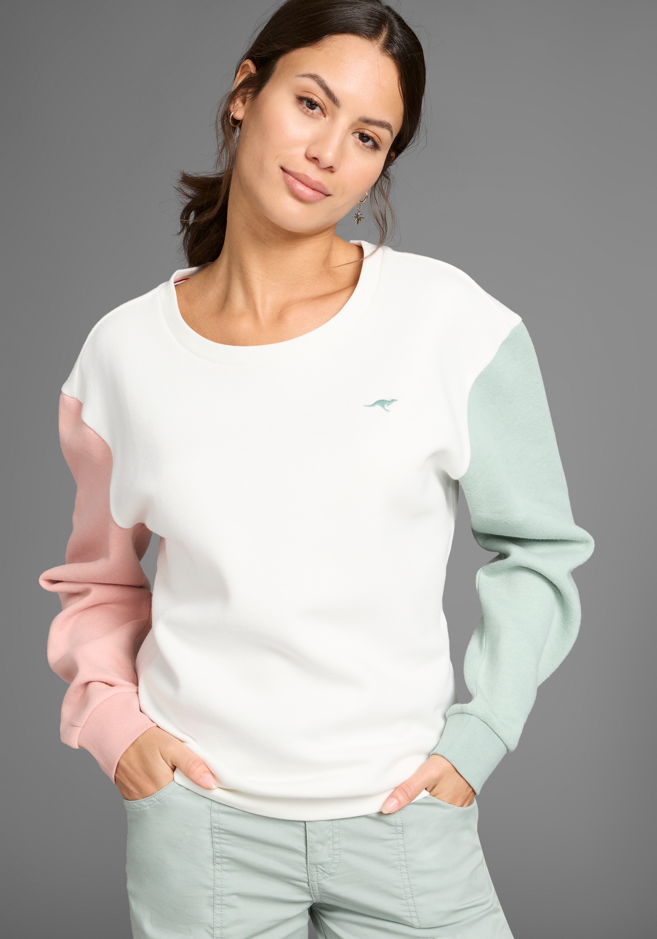 KangaROOS Sweatshirt, mit Rundhalsausschnitt, Langarm-Design, aus Baumwolle und Polyester