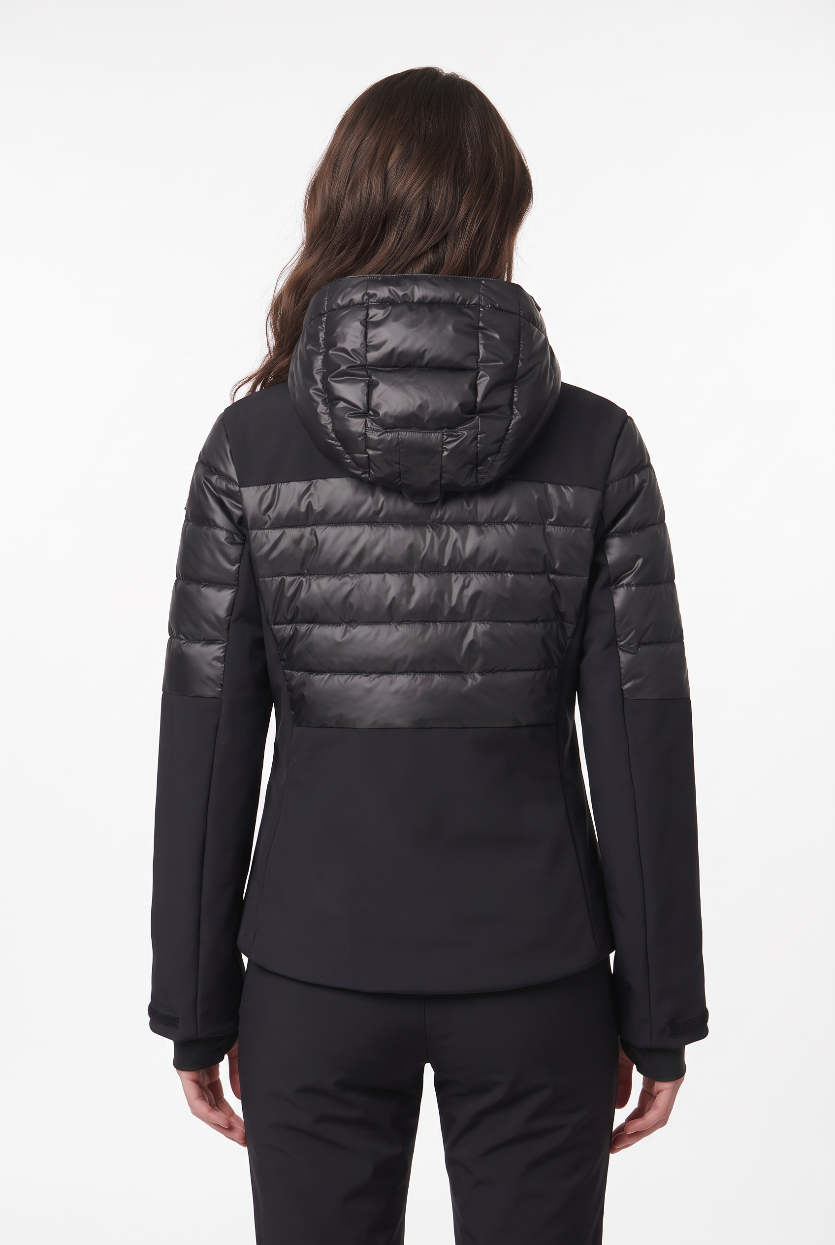 Luhta Softshelljacke »D SOFTSHELLJACKE KIERINKI« mit Kapuze mit Reißverschlusstaschen, wärmend, atmungsaktiv, windabweisend