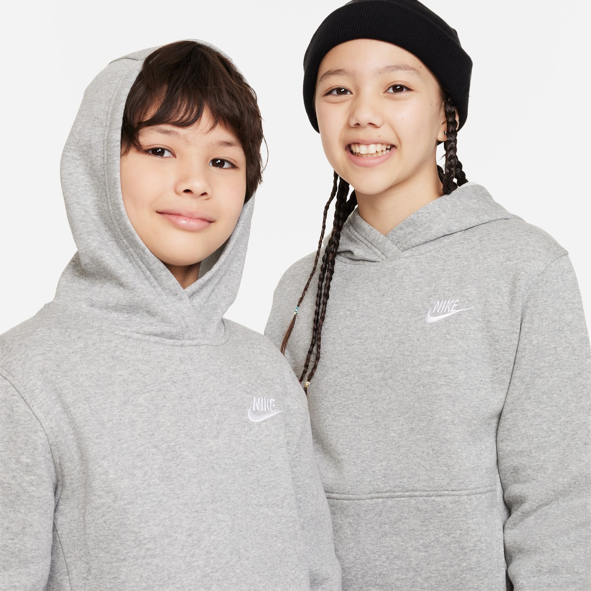 Kapuzensweatshirt NIKE SPORTSWEAR "K NSW CLUB FLC HDY LBR", Mädchen, Gr. S (128/134), grau (dk grau heather, weiß), angeraute Sweatware, Obermaterial: 80% Baumwolle, 20% Polyester, unifarben, Basic normal, Rundhals, angesetztes Bündchen, Sweatshirts, für  3