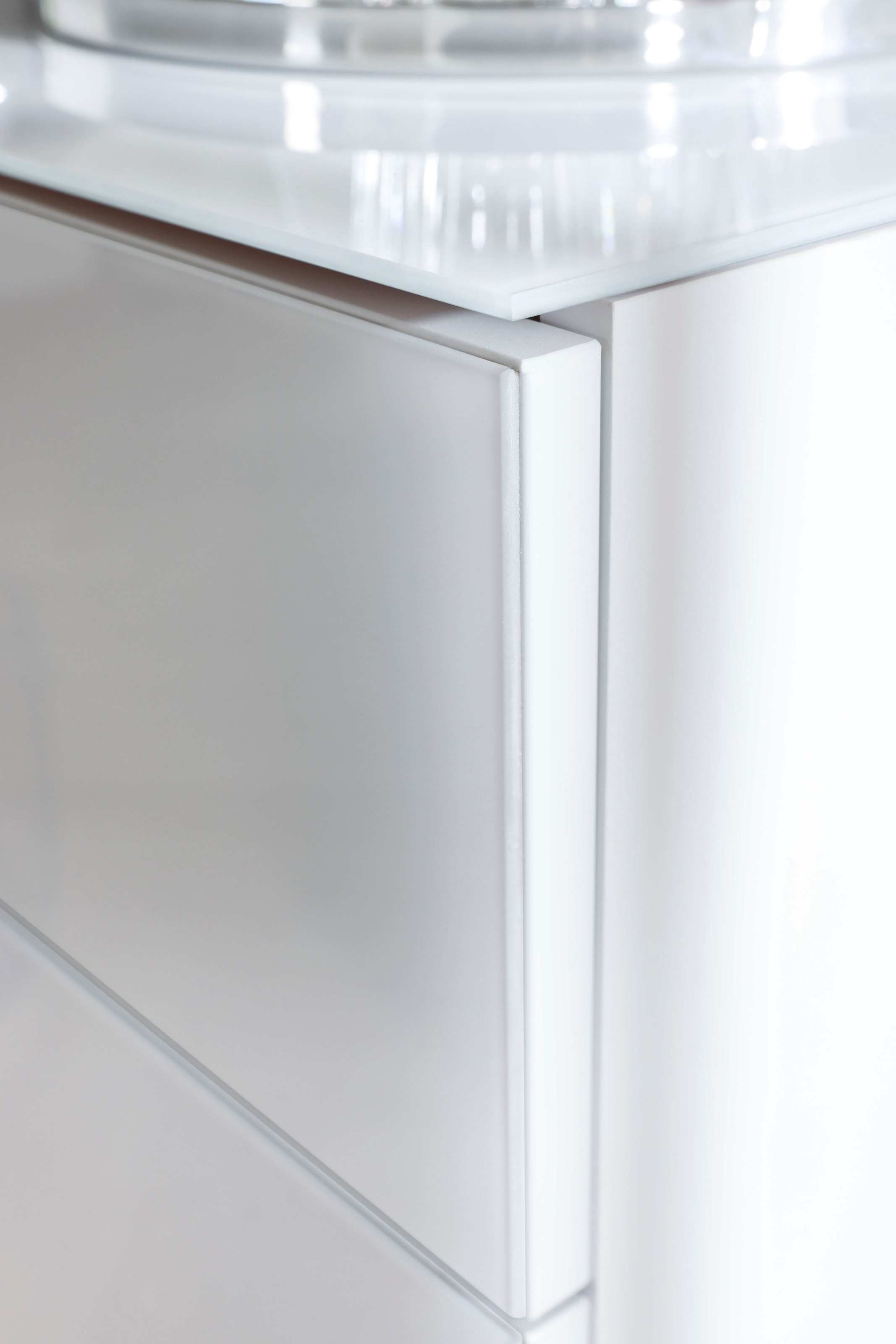 rauch Kombikommode »Kommode Türkommode Sideboard Kombikommode FLIPP mit Glasfront«, (Breite 200 cm mit 2 Einlegeböden), 3-türig, 3 Schubladen, Soft-Close-Funktion, Oberboden und Front Glas