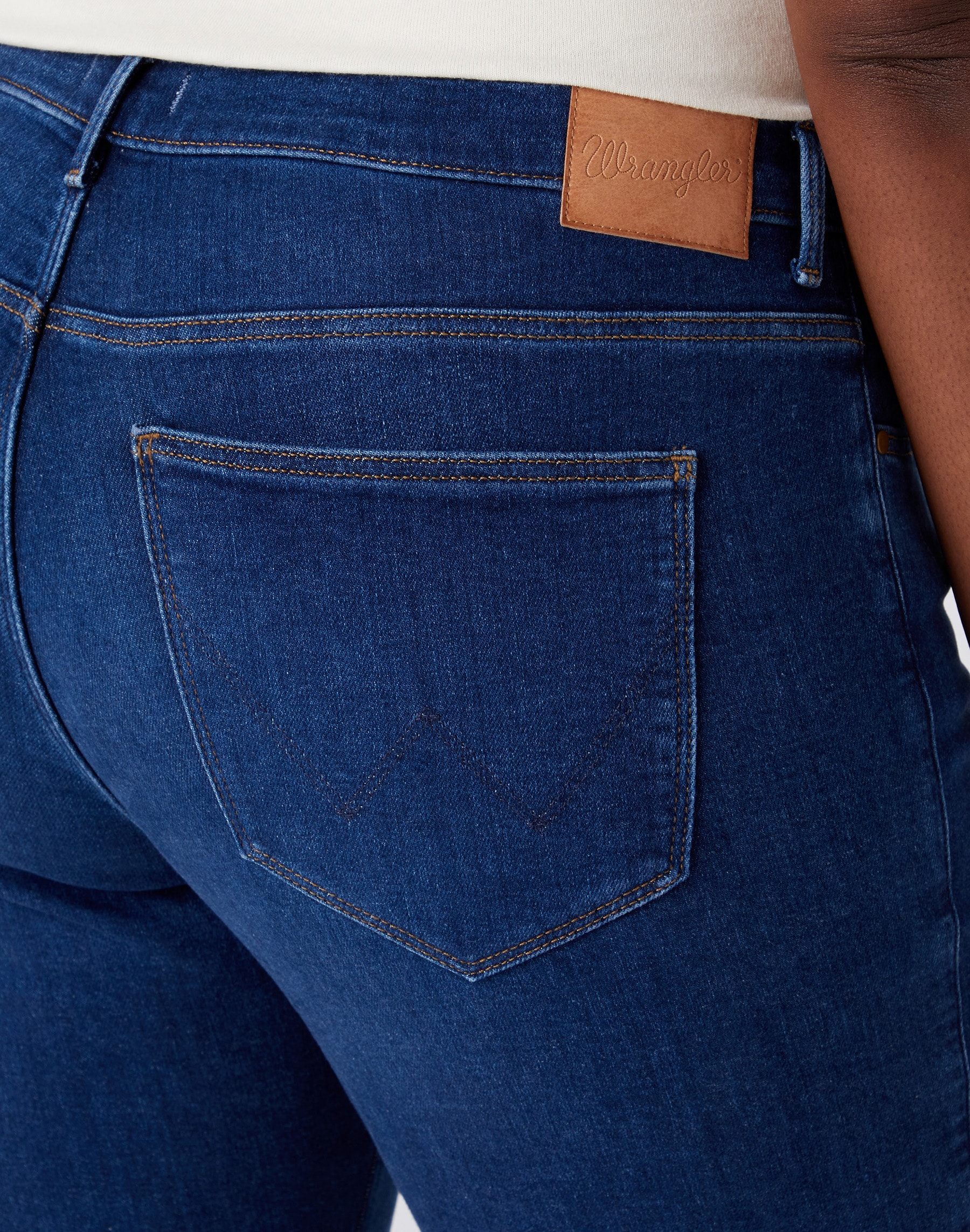 Wrangler 5-Pocket-Jeans, mit kontrastfarbenen Nähten