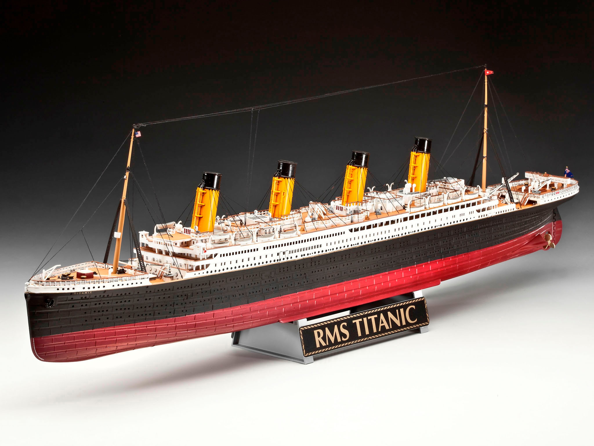 Revell® Modellbausatz »Geschenkset 100 Jahre R.M.S. Titanic«, Made in Europe