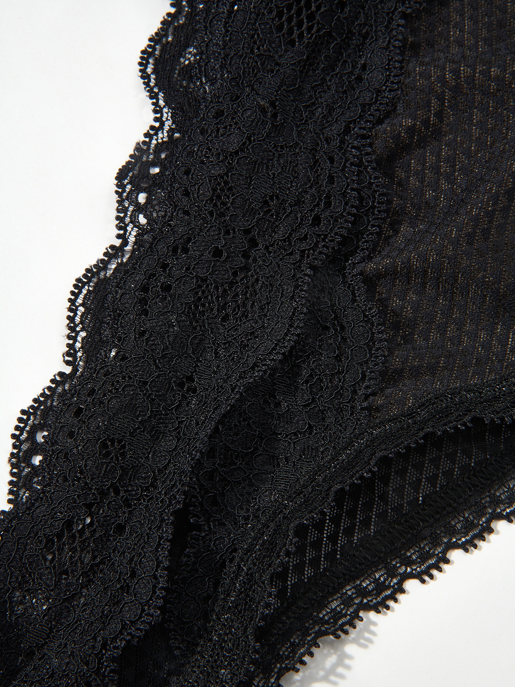 PASSIONATA Tanga »BROOKLYN« florale Spitze, grafischer Tüll, elastisch, weich, bequem