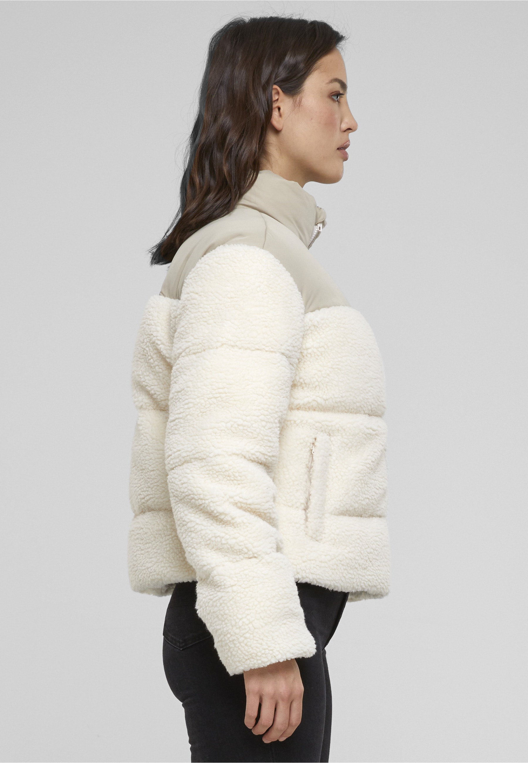 URBAN CLASSICS Winterjacke »Urban Classics Damen Ladies Short Sherpa Mix Puffer Jacket« 1 Stk. tlg. ohne Kapuze