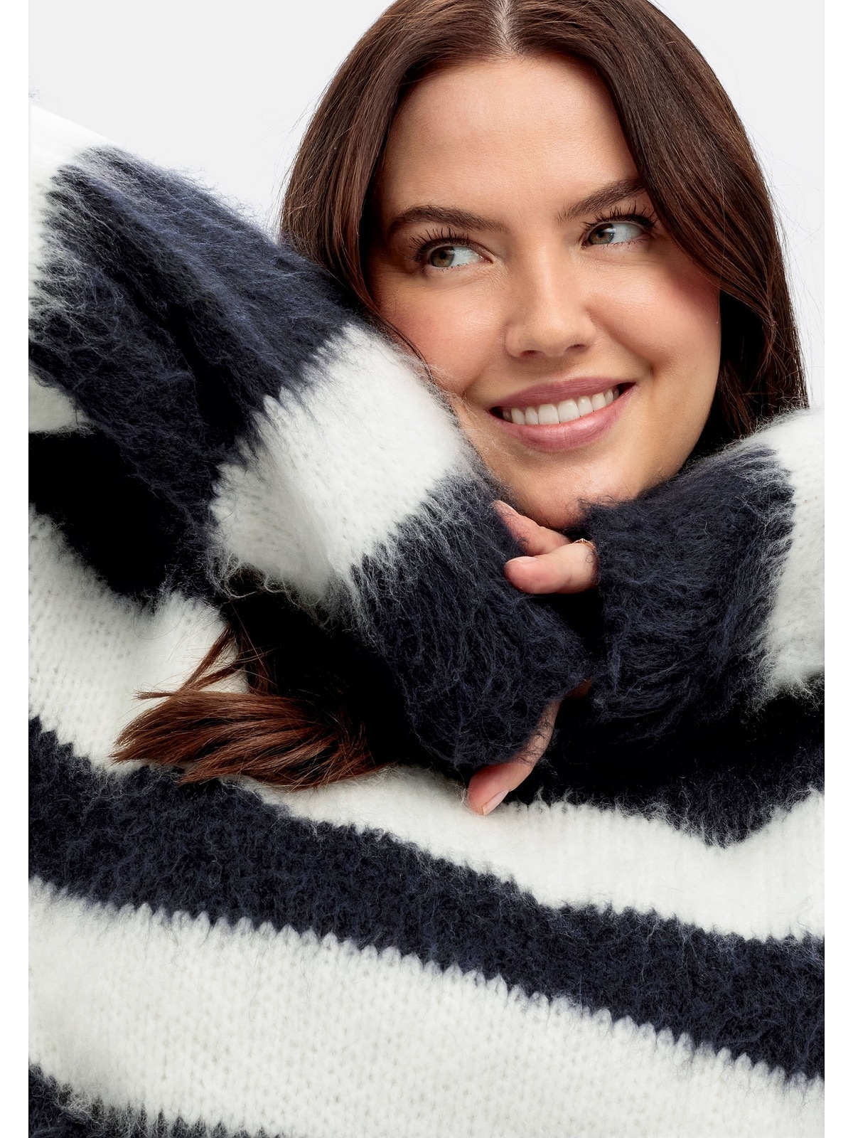 Sheego V-Ausschnitt-Pullover »Große Größen«, in flauschiger Qualität