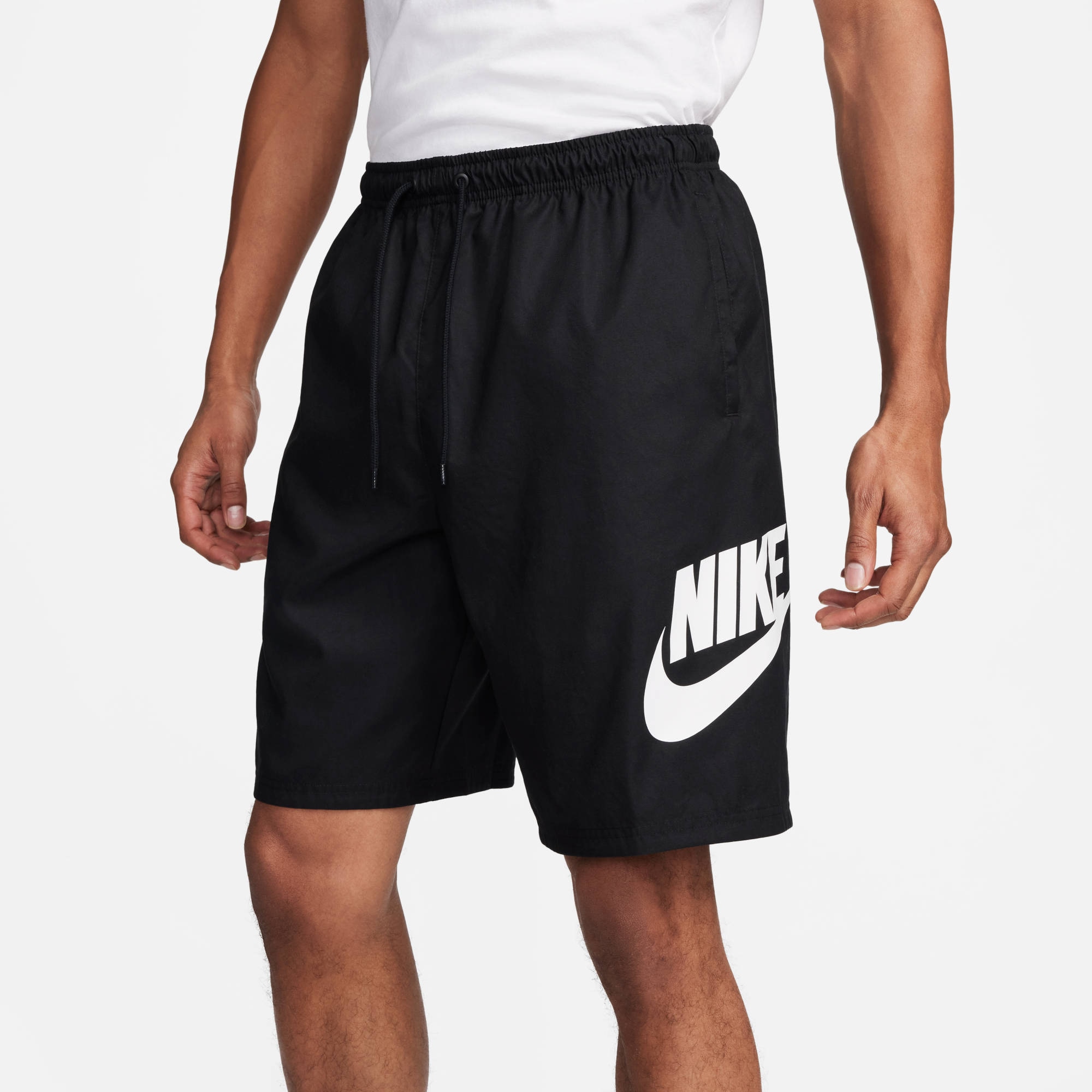 Nike Sportswear Shorts »M NK CLUB SHORT WVN«  sportlicher Stil, für aktive Freizeitgestaltung, aus Polyester