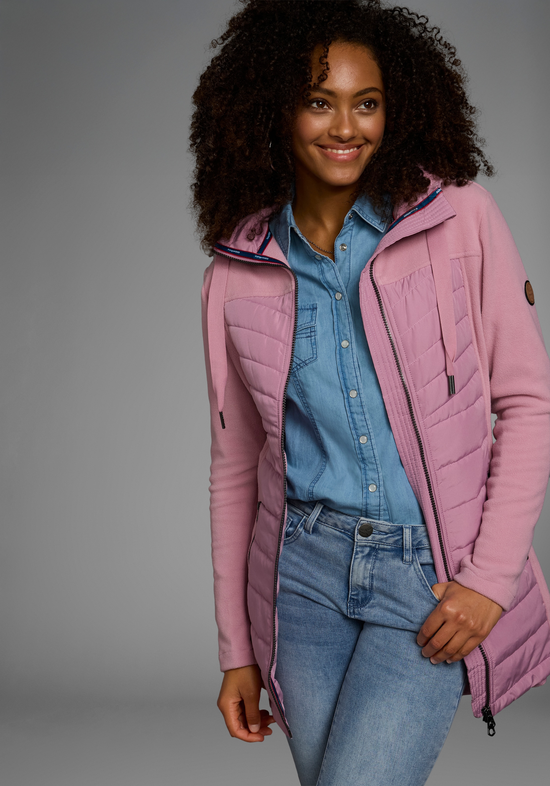 KangaROOS Langjacke, mit Kapuze, leichter Webstoff, figurbetonter Schnitt, mit Kapuze