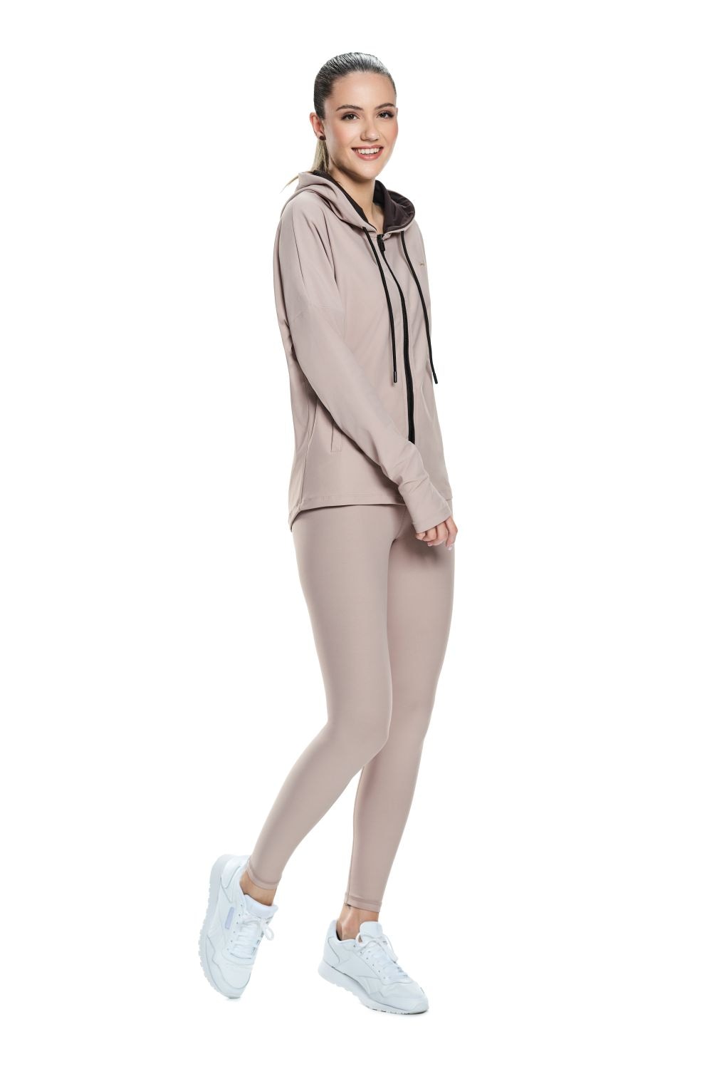 Winshape Trainingsjacke »Functional Comfort Jacket J008C«, mit Ton-in-Ton-Farbakzent